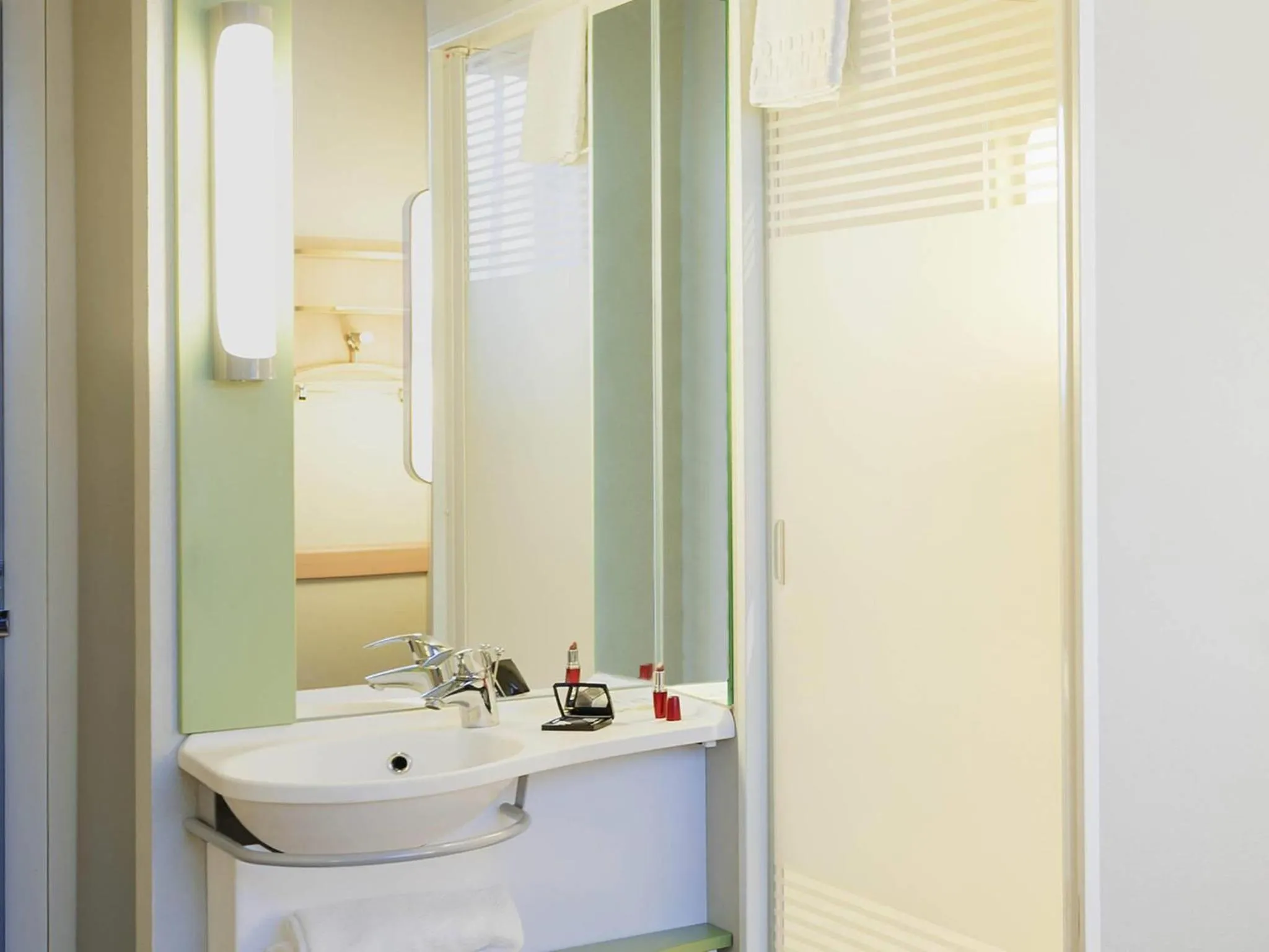 Bedroom in Ibis Budget Madrid Calle 30