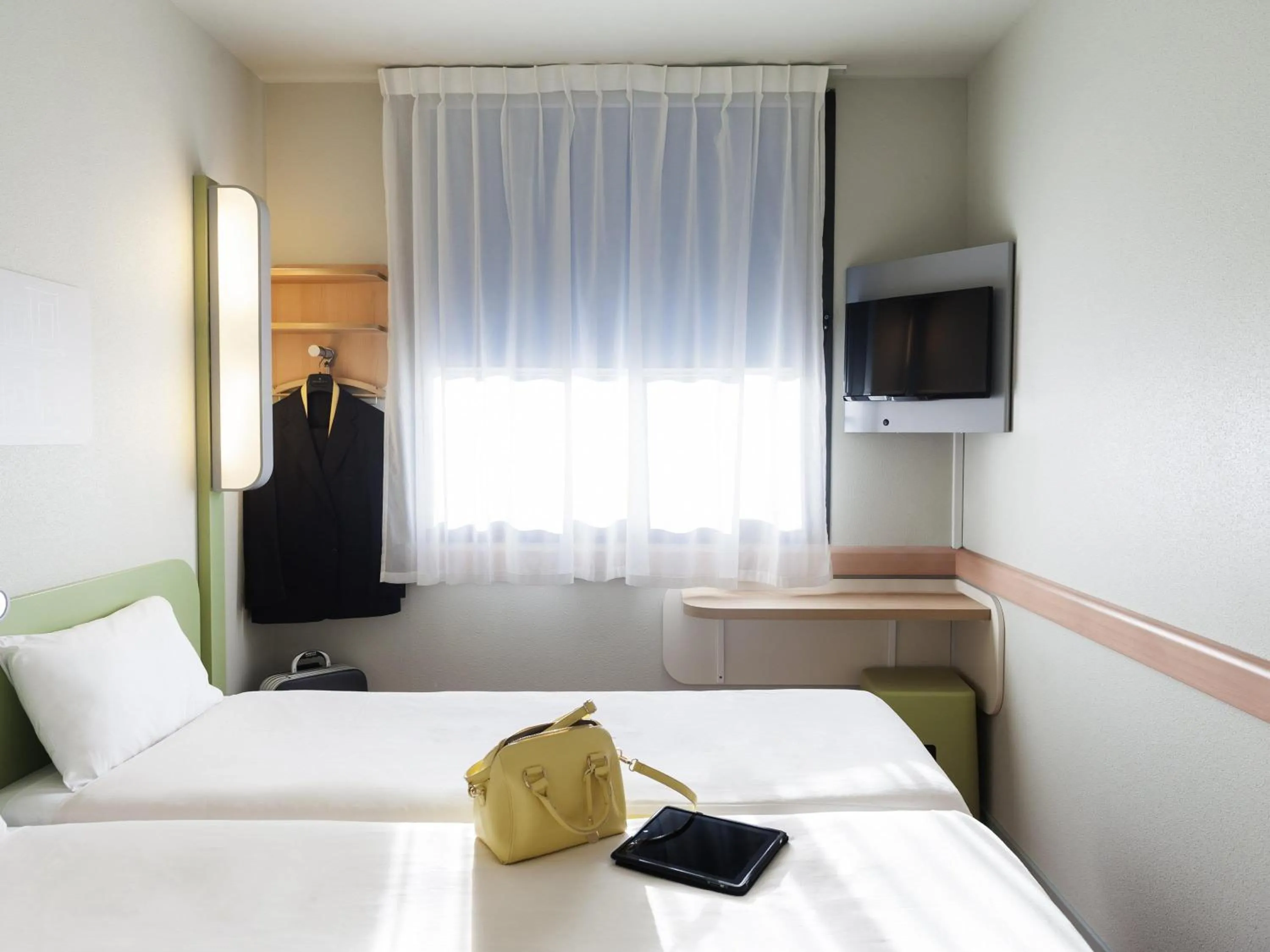 Bedroom, Bed in Ibis Budget Madrid Calle 30