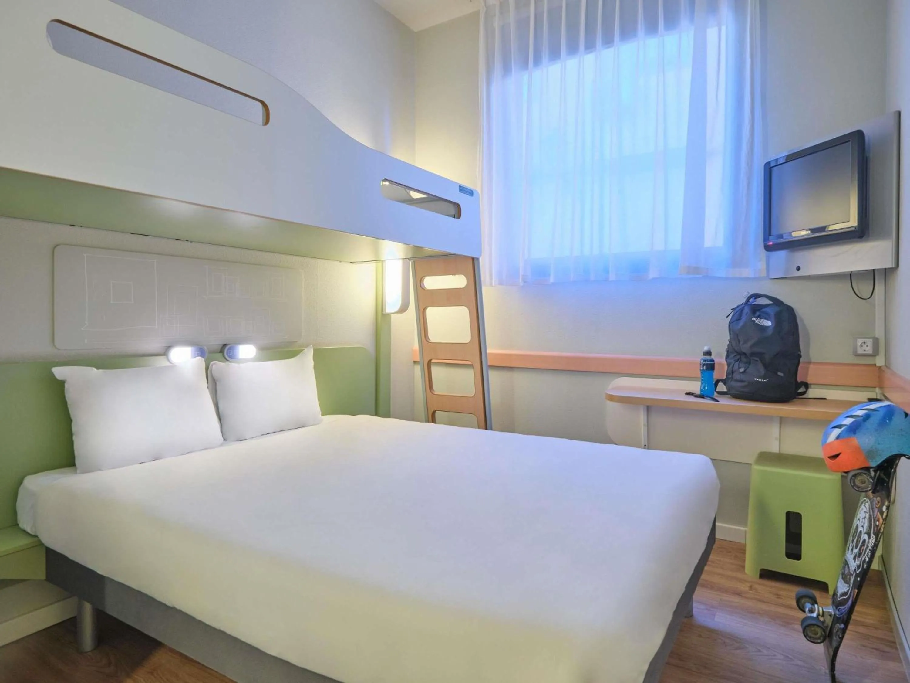 Bedroom, Bed in Ibis Budget Madrid Calle 30