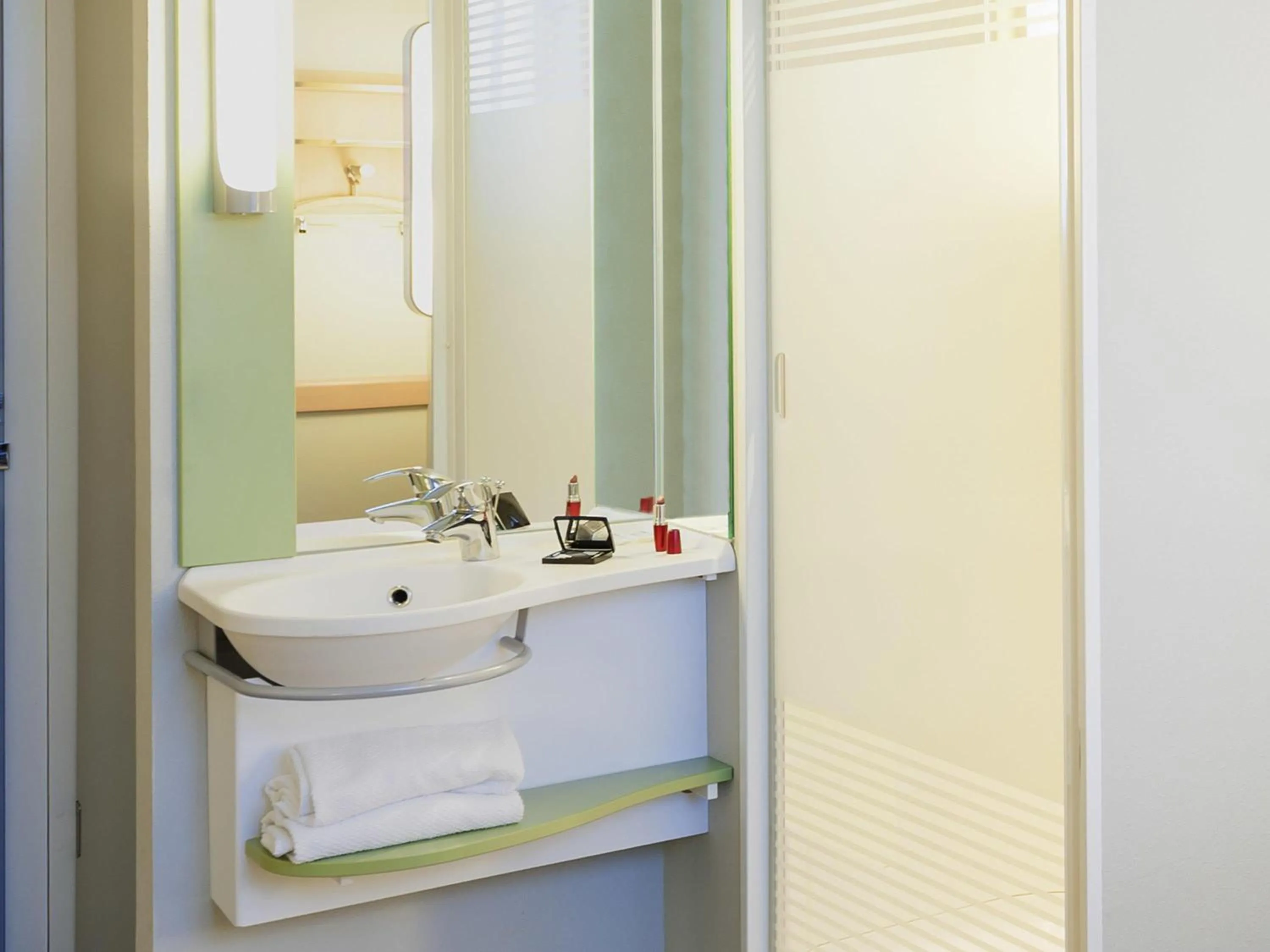 Bedroom in Ibis Budget Madrid Calle 30