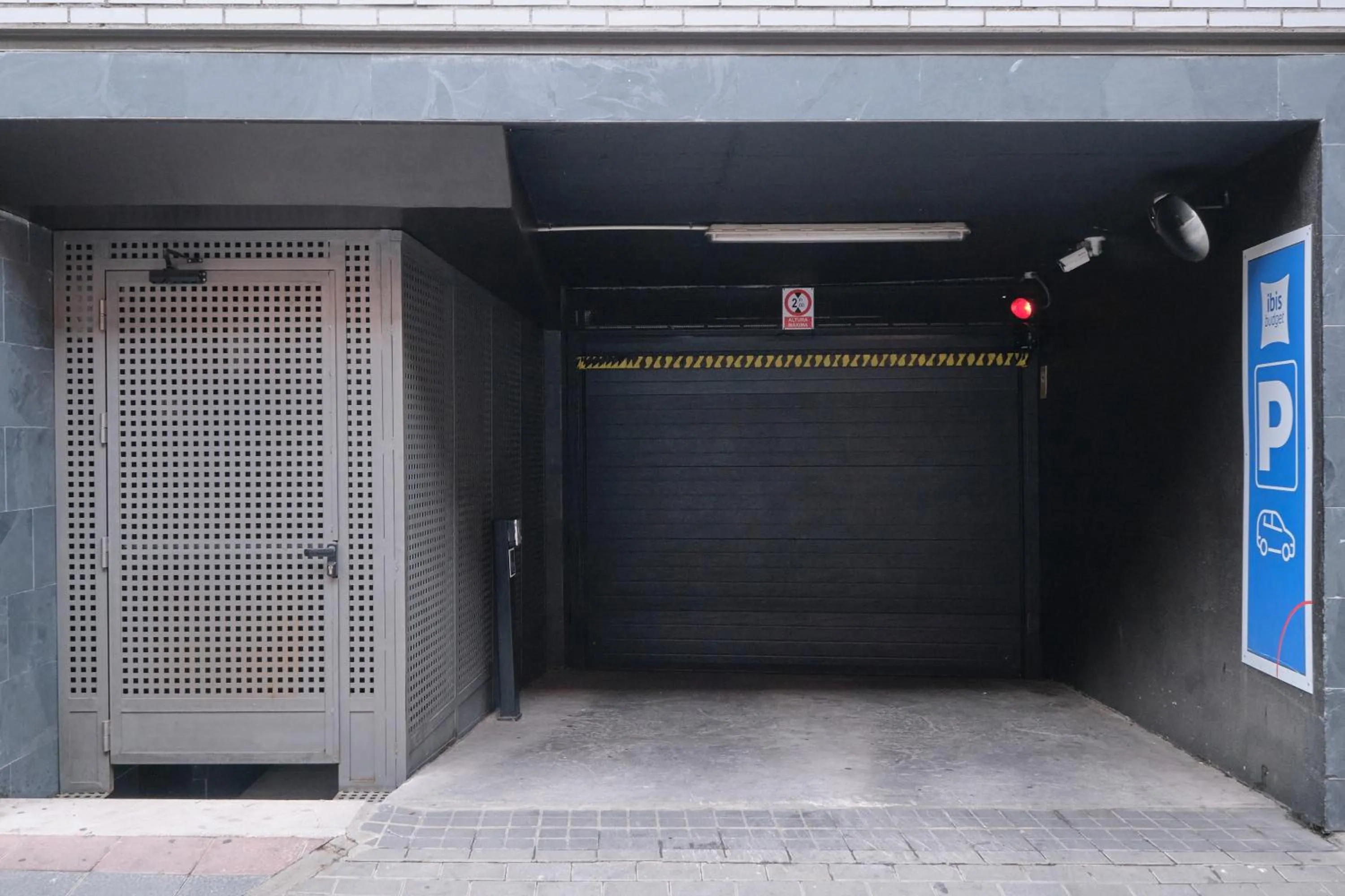 Parking in Ibis Budget Madrid Calle 30