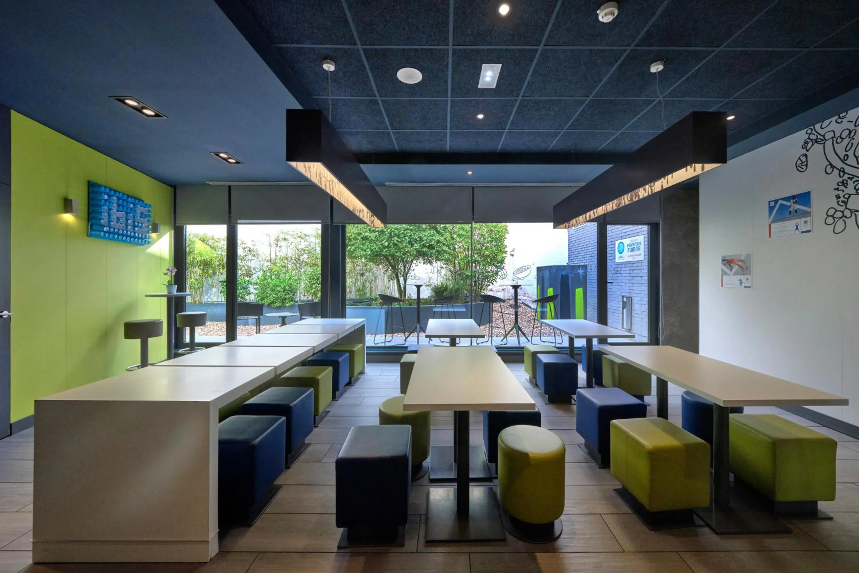 Dining area in Ibis Budget Madrid Calle 30