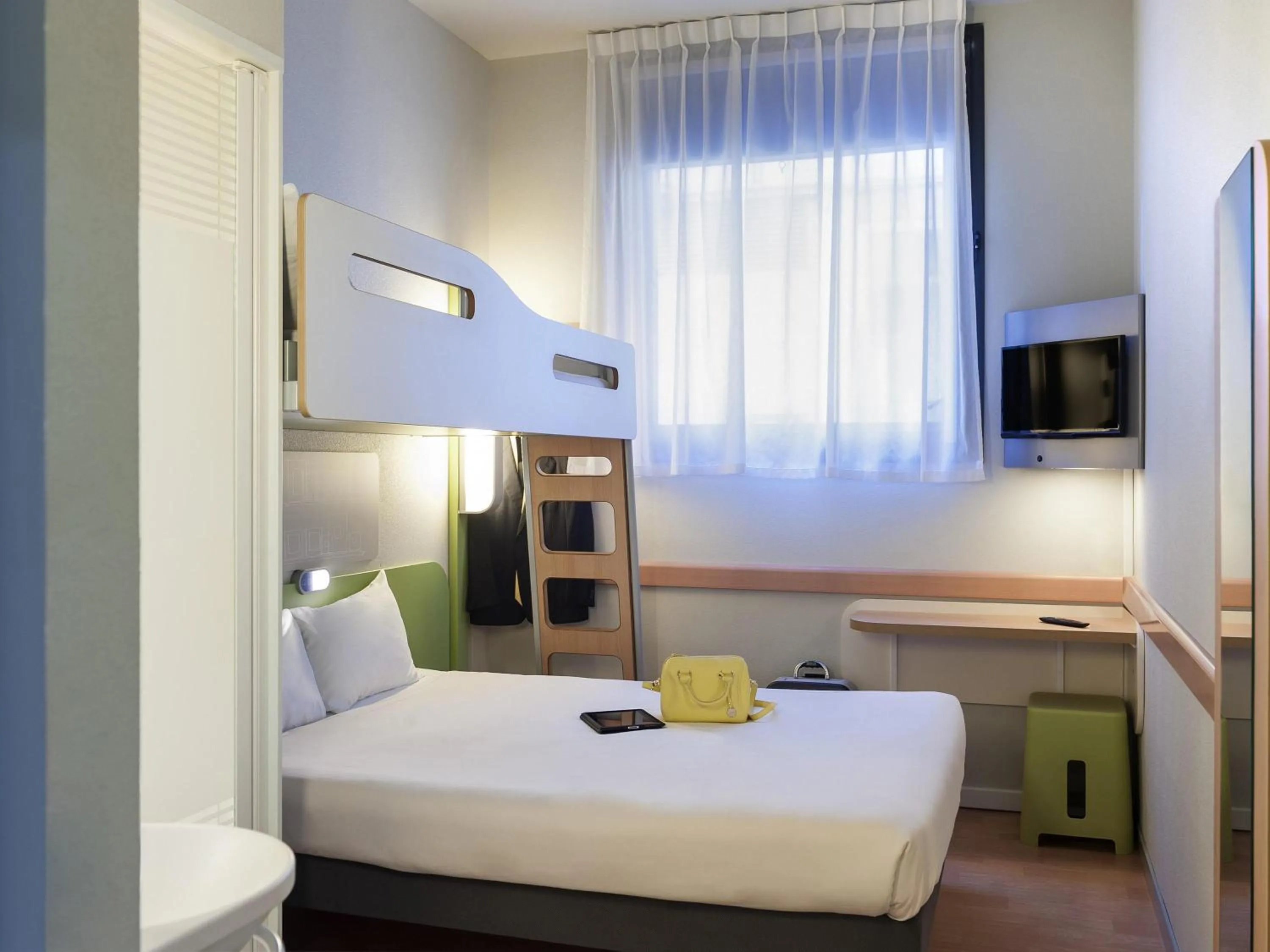 Bedroom, Bed in Ibis Budget Madrid Calle 30