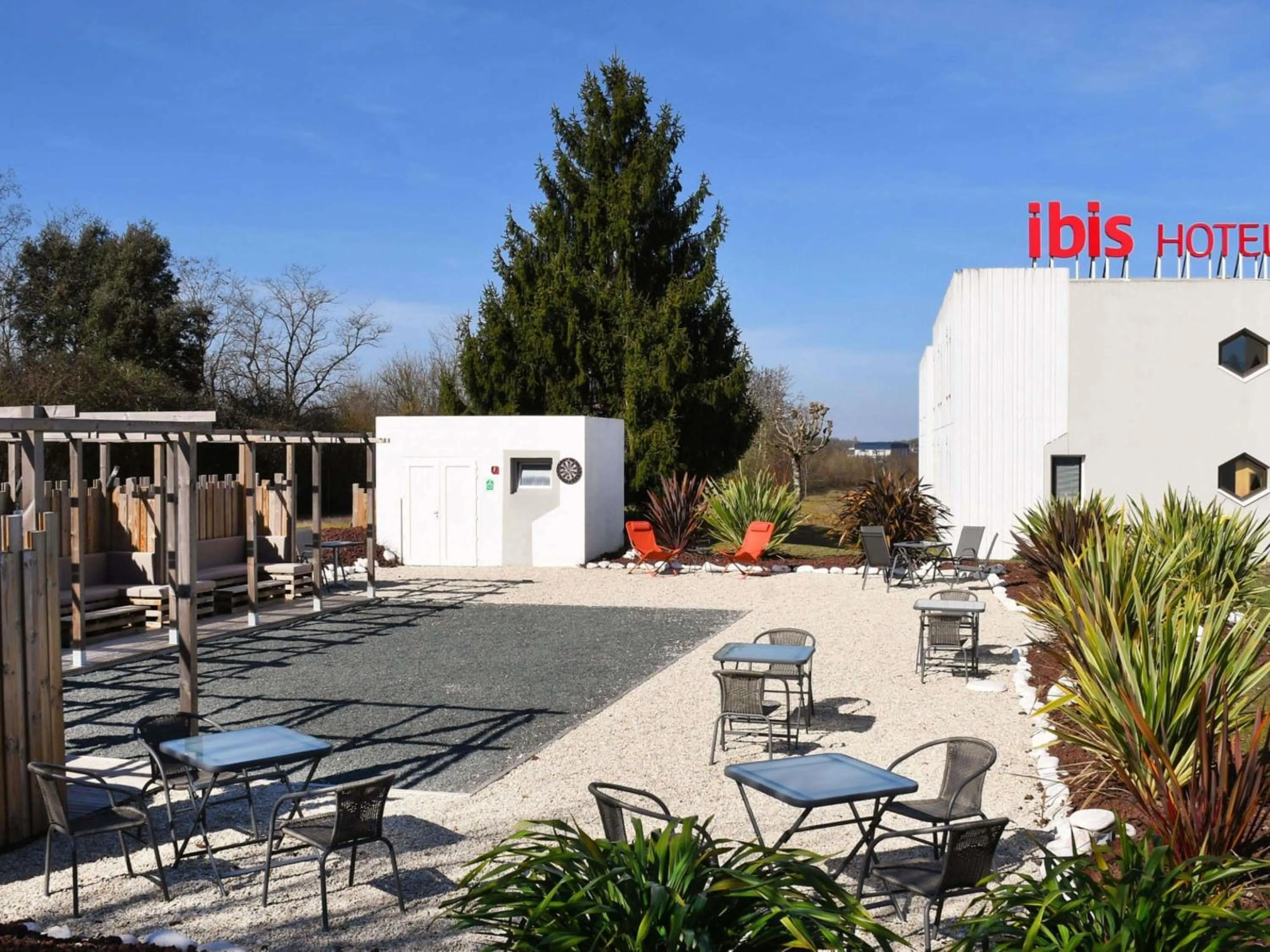 Property building in ibis Saintes