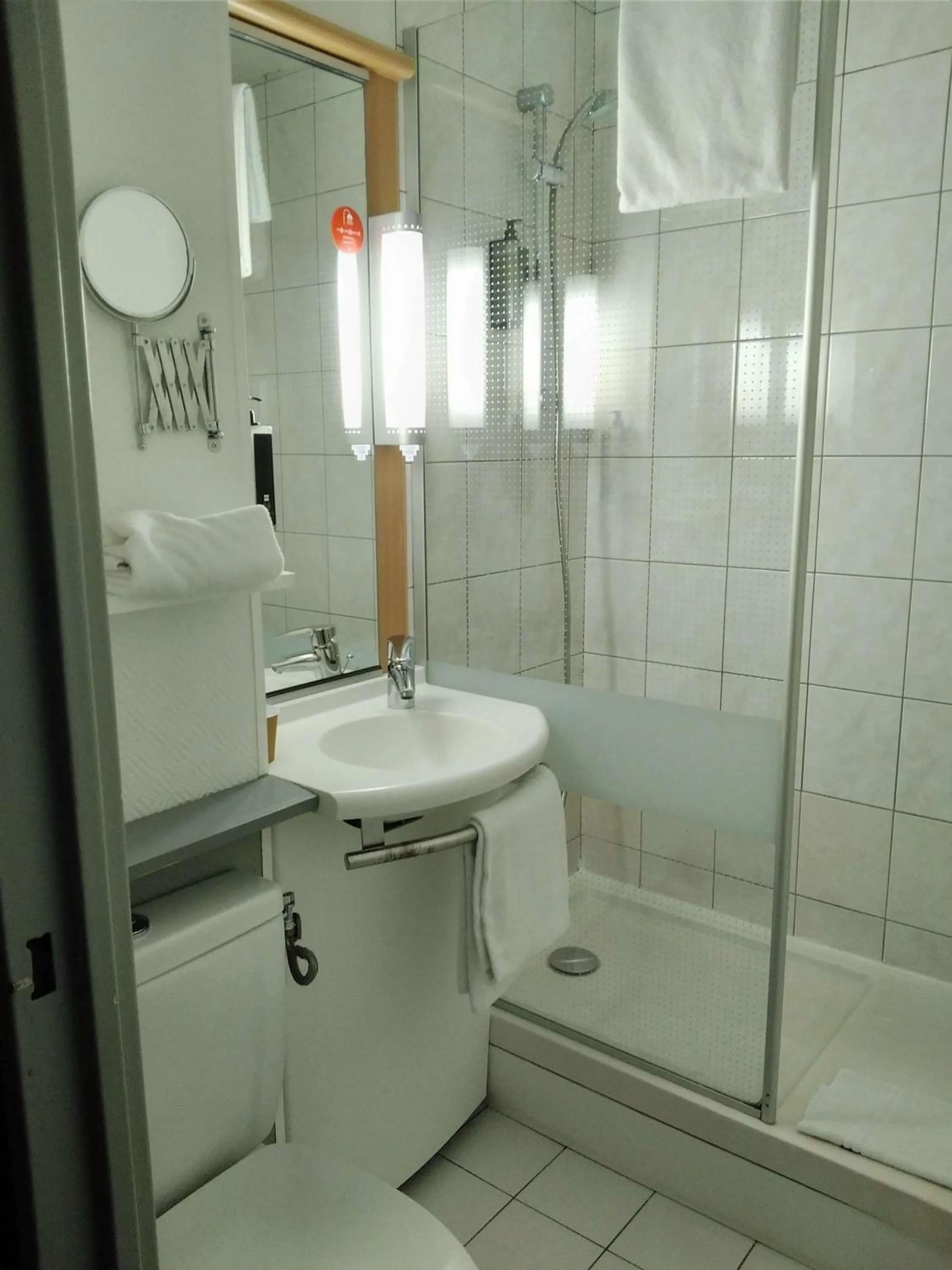 Bedroom in ibis Saintes