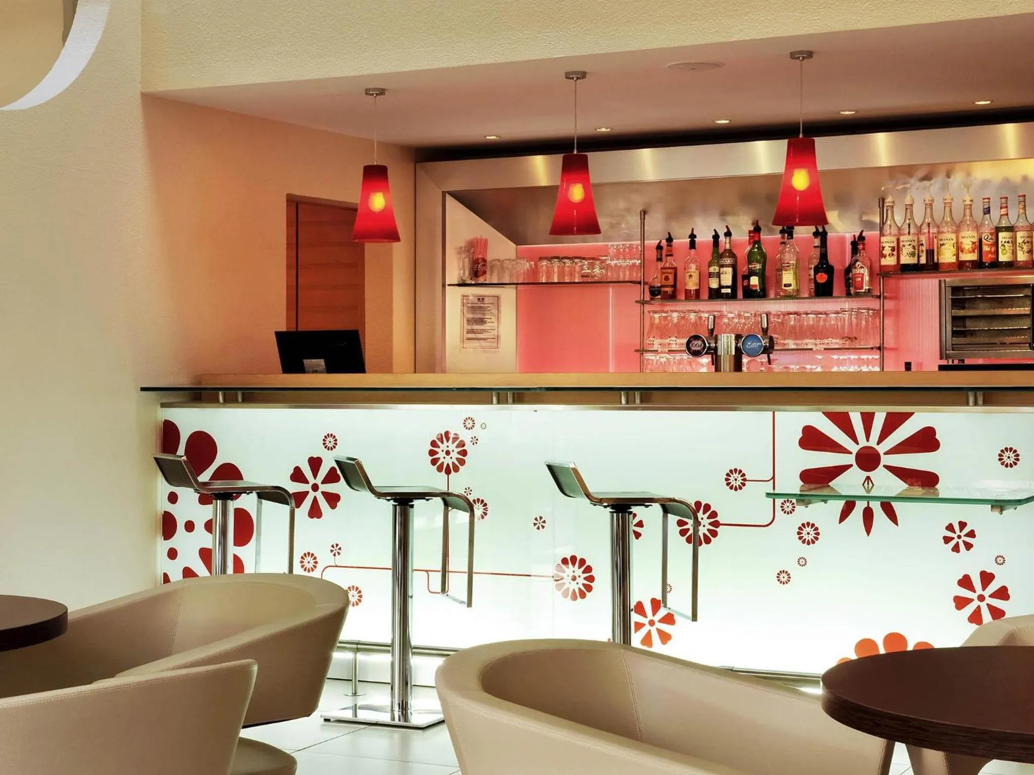 Lounge or bar in ibis Saintes