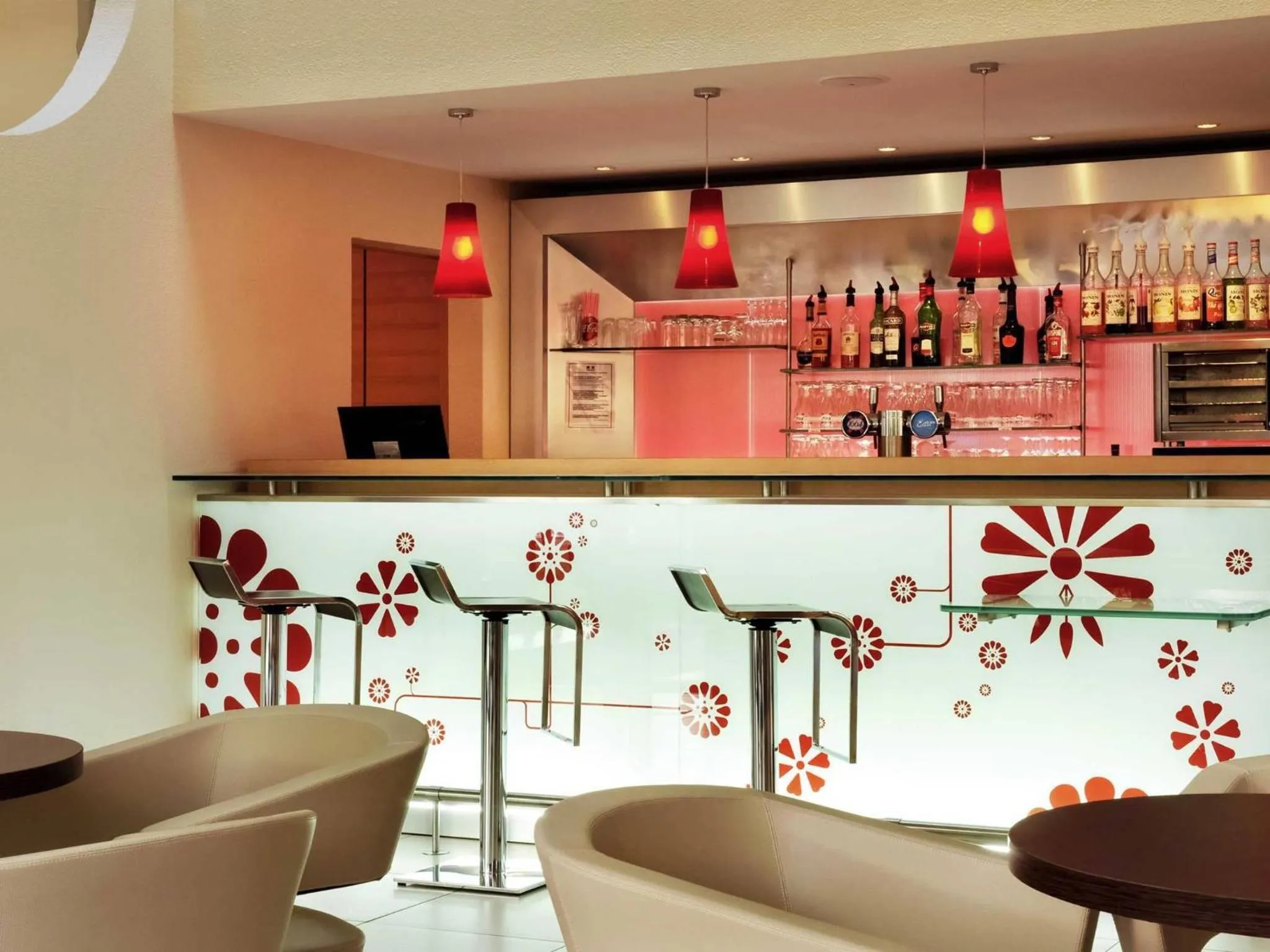 Lounge or bar in ibis Saintes