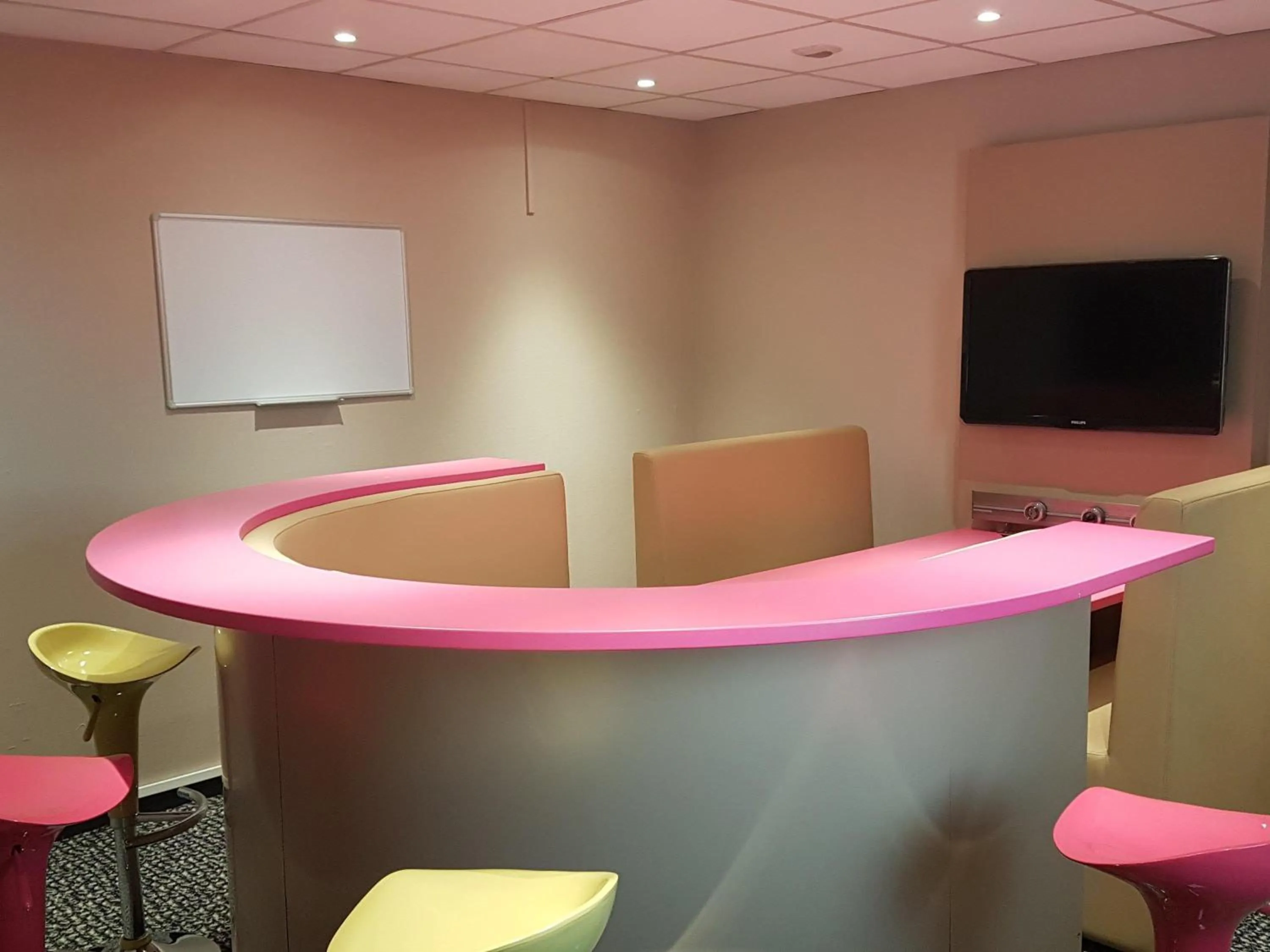 Meeting/conference room in ibis Saintes
