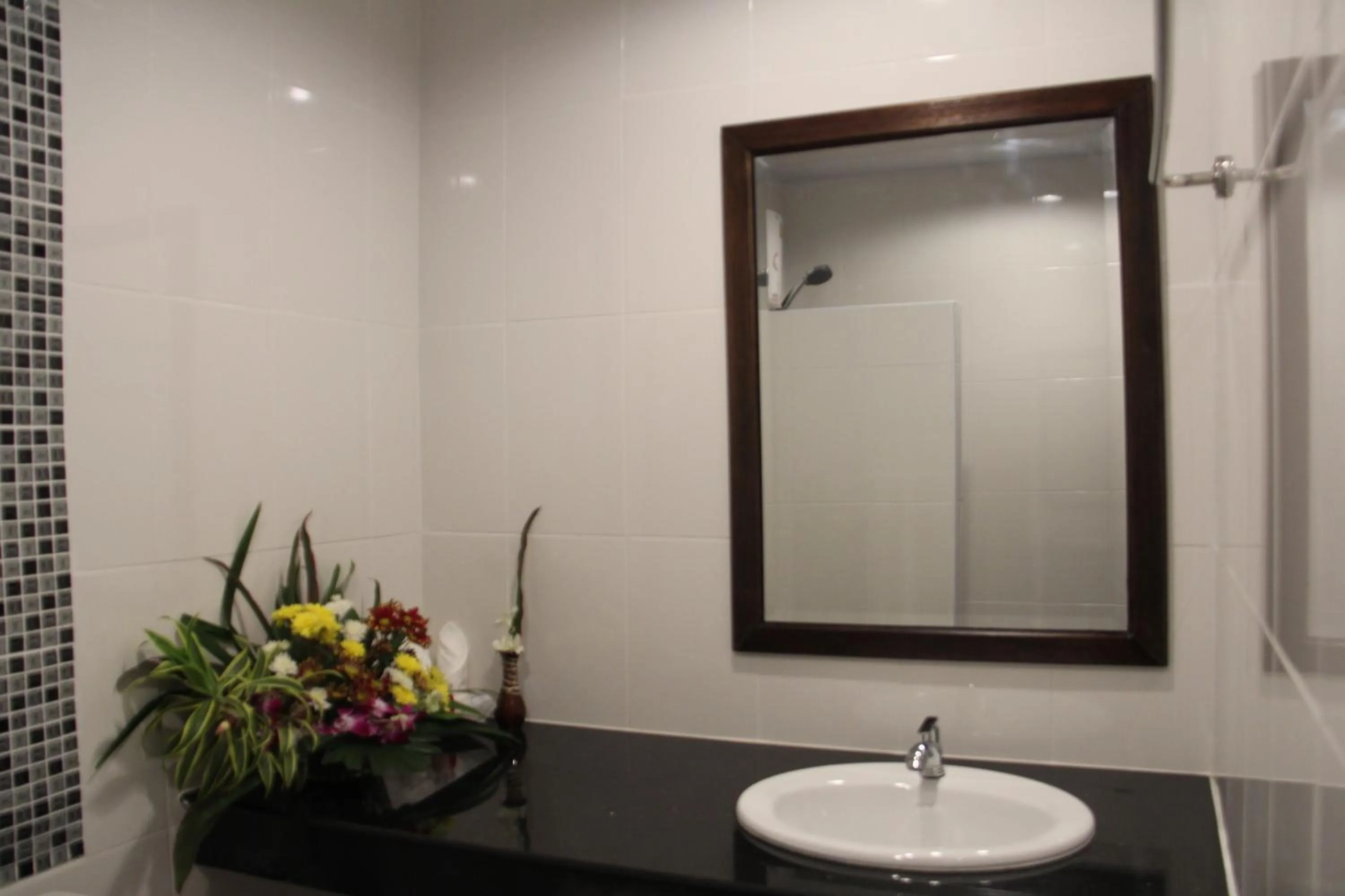 Toilet in The Seashore Kamala Service Apartment