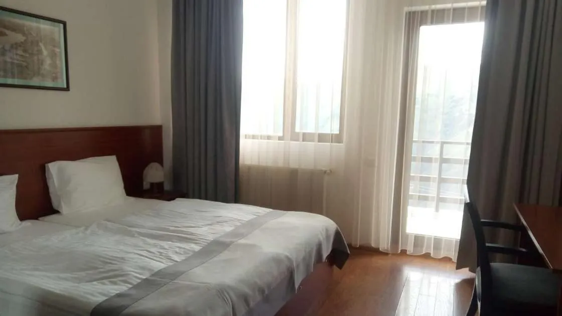 Photo of the whole room, Bed in Hotel Club-2100