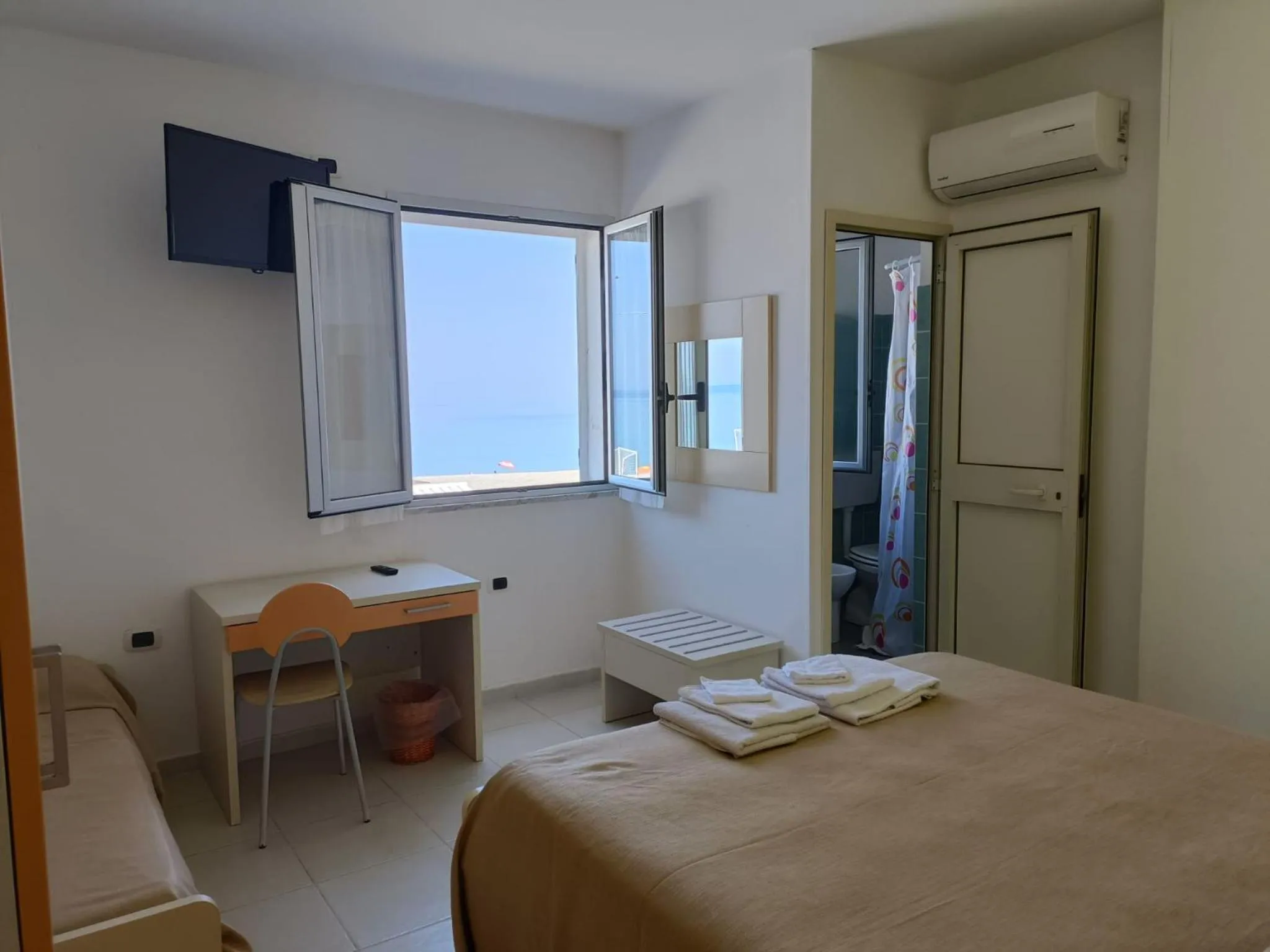 Property building, Bed in B&B Donna Nina