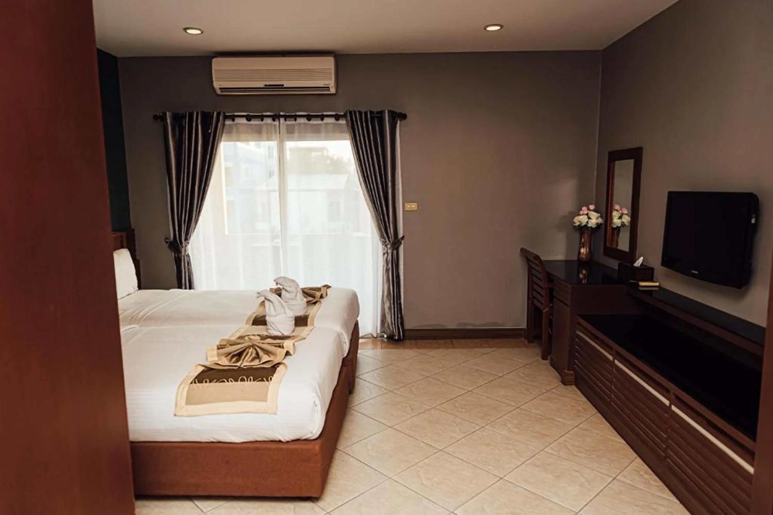 Bed in Gazebo Resort Pattaya