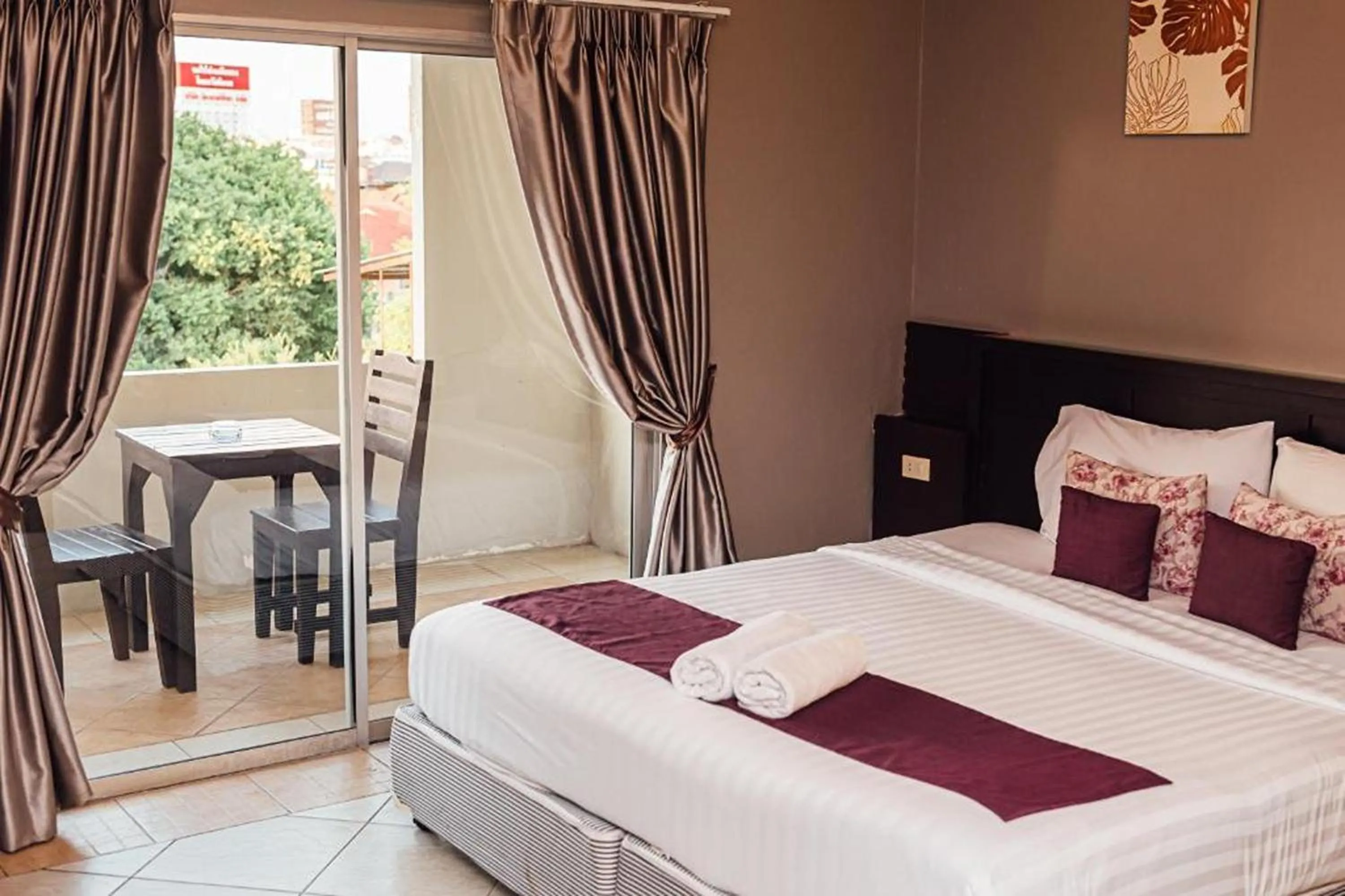 Bed in Gazebo Resort Pattaya