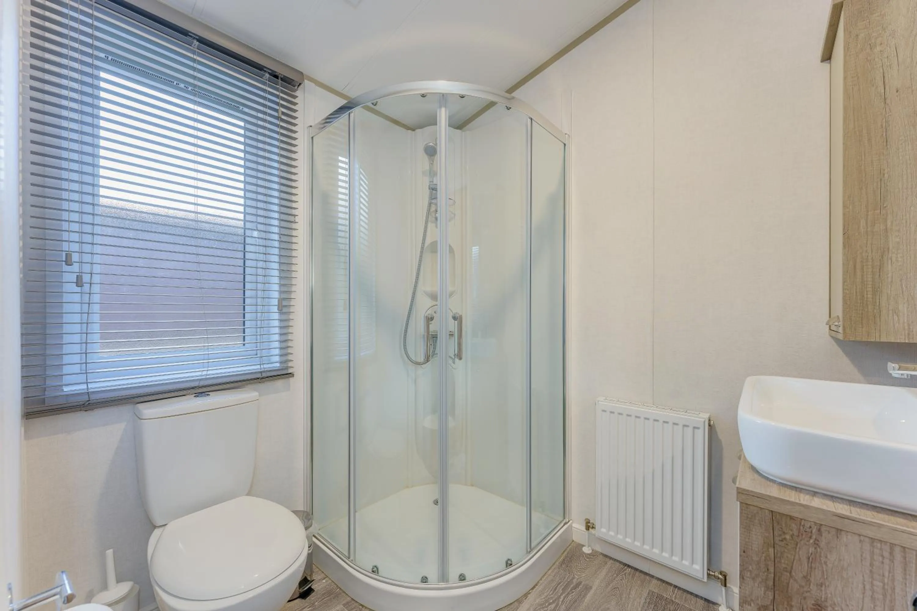 Shower in Best Western Plus Kenwick Park Hotel