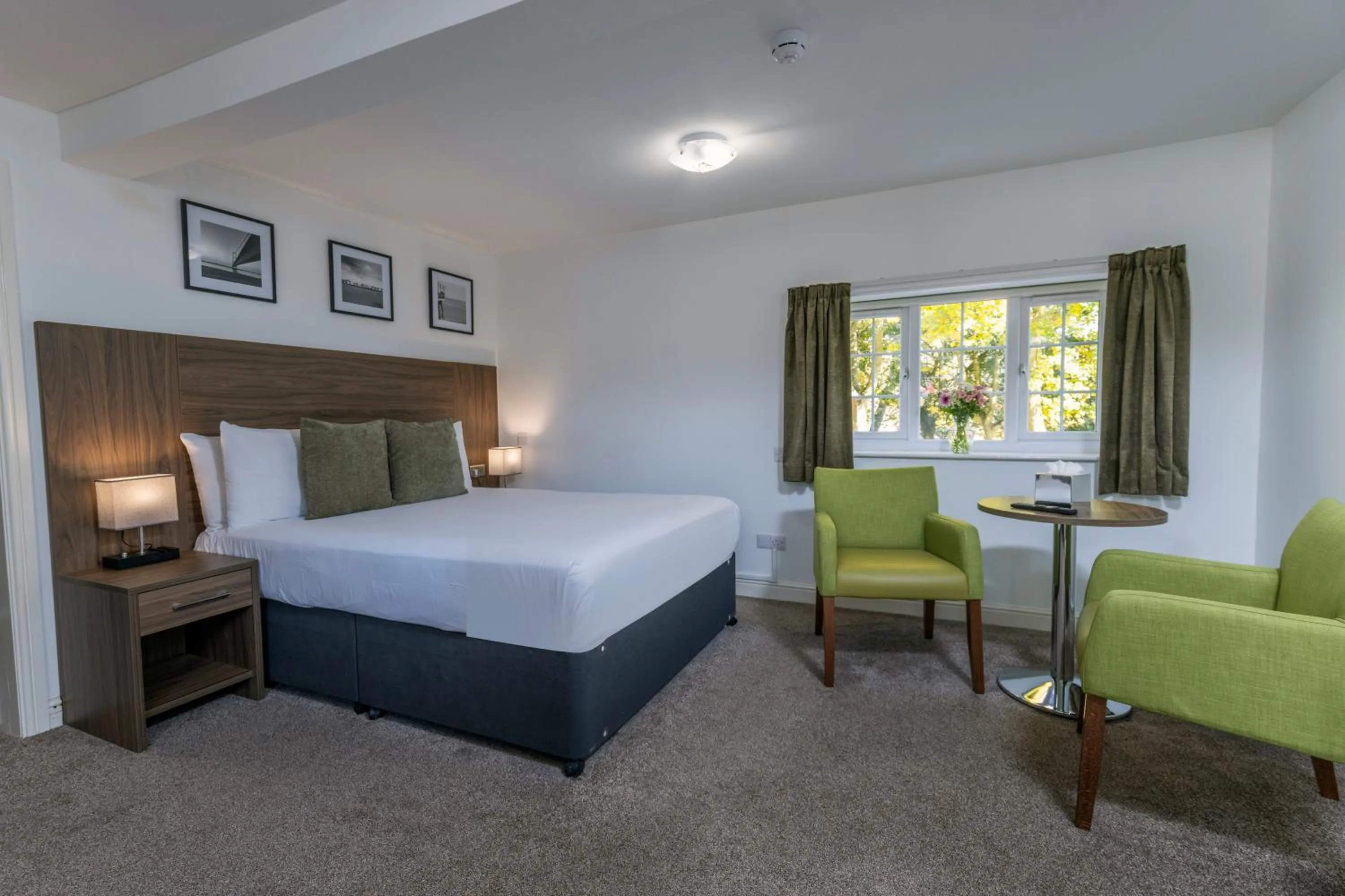 Bed in Best Western Plus Kenwick Park Hotel