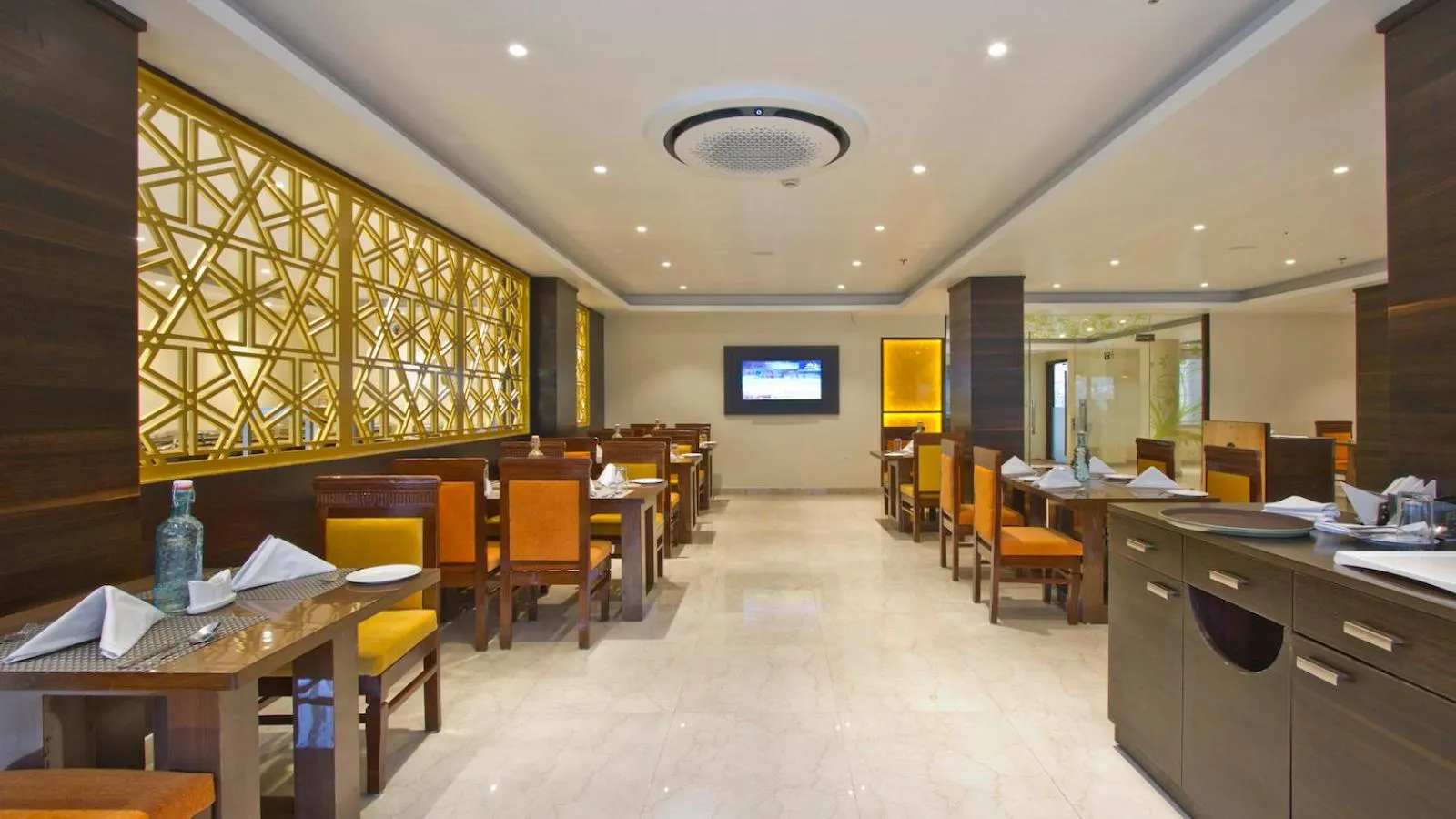 Restaurant/places to eat in Aatmayog Luxury Manor By Blueko Hotels