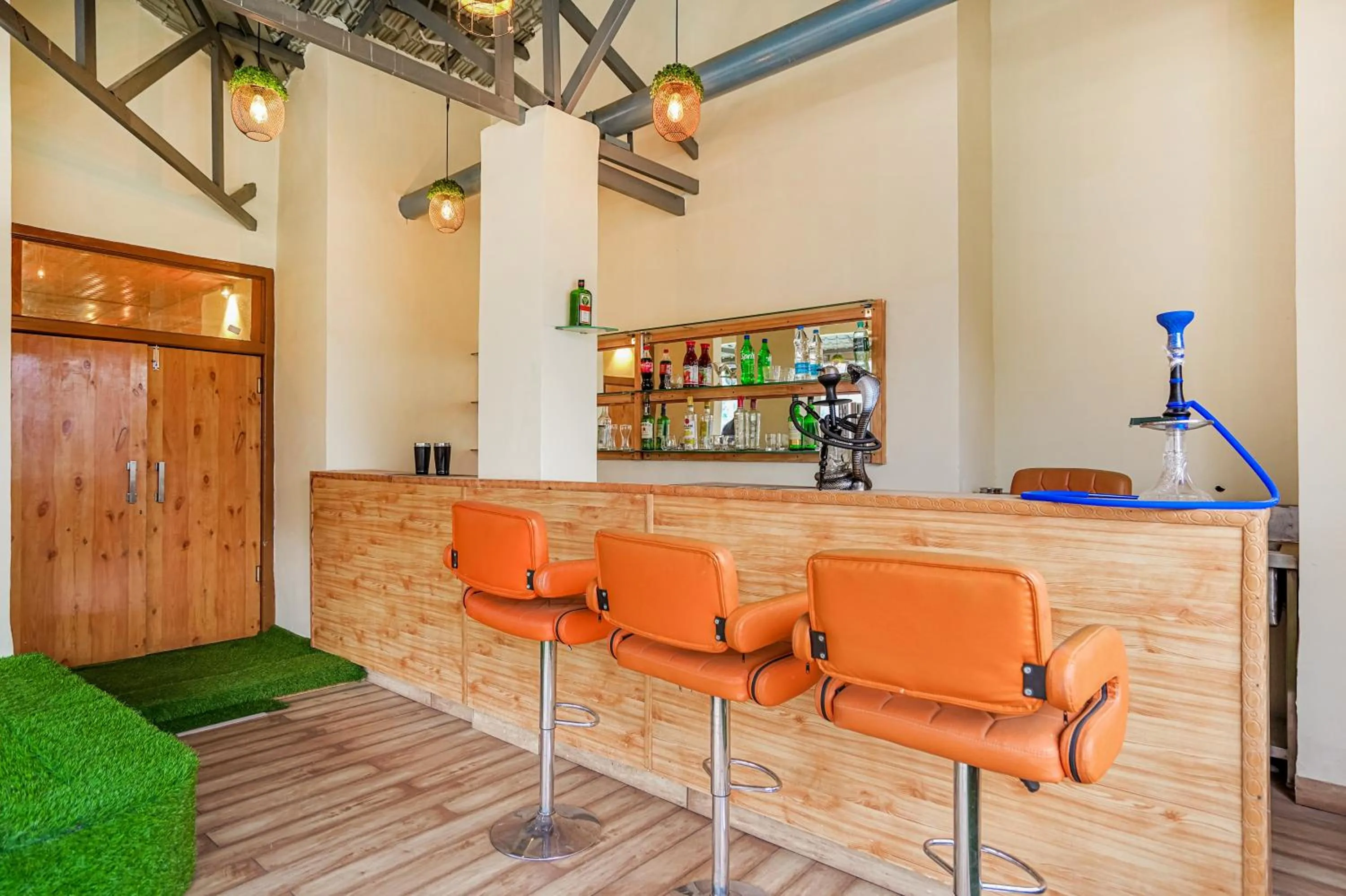 Lounge or bar in Aatmayog Luxury Manor By Blueko Hotels