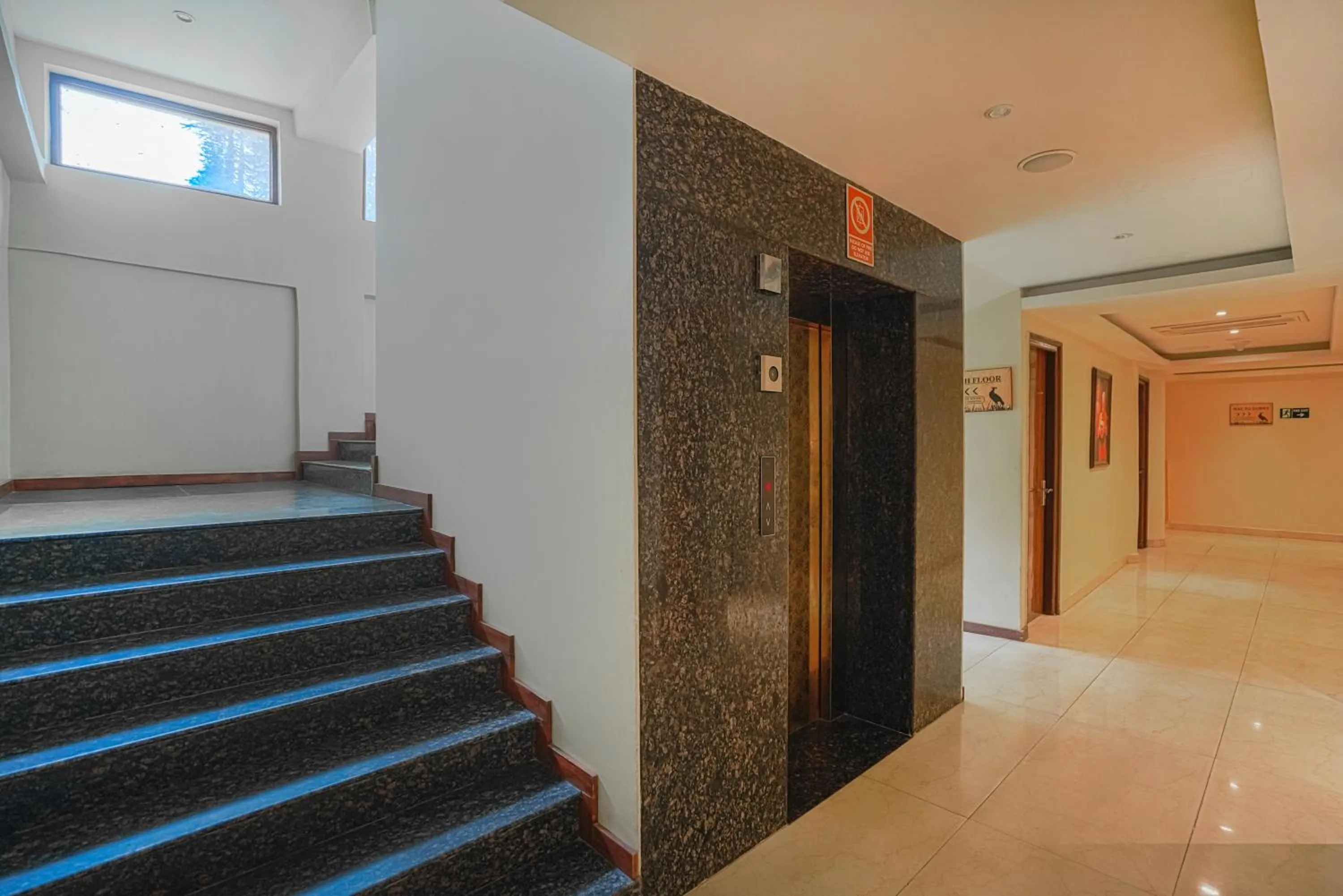 Lobby or reception in Aatmayog Luxury Manor By Blueko Hotels