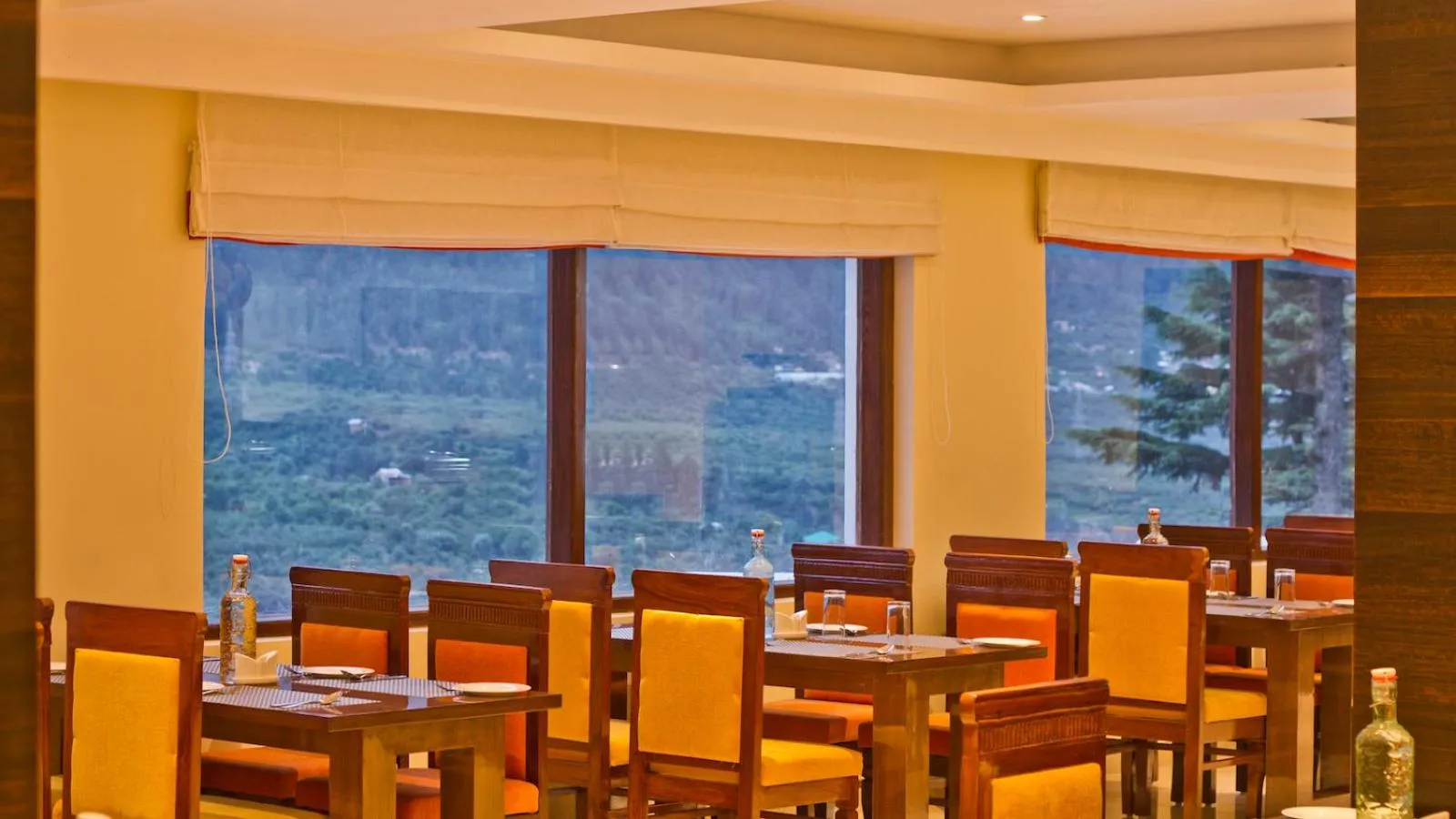 Restaurant/places to eat in Aatmayog Luxury Manor By Blueko Hotels