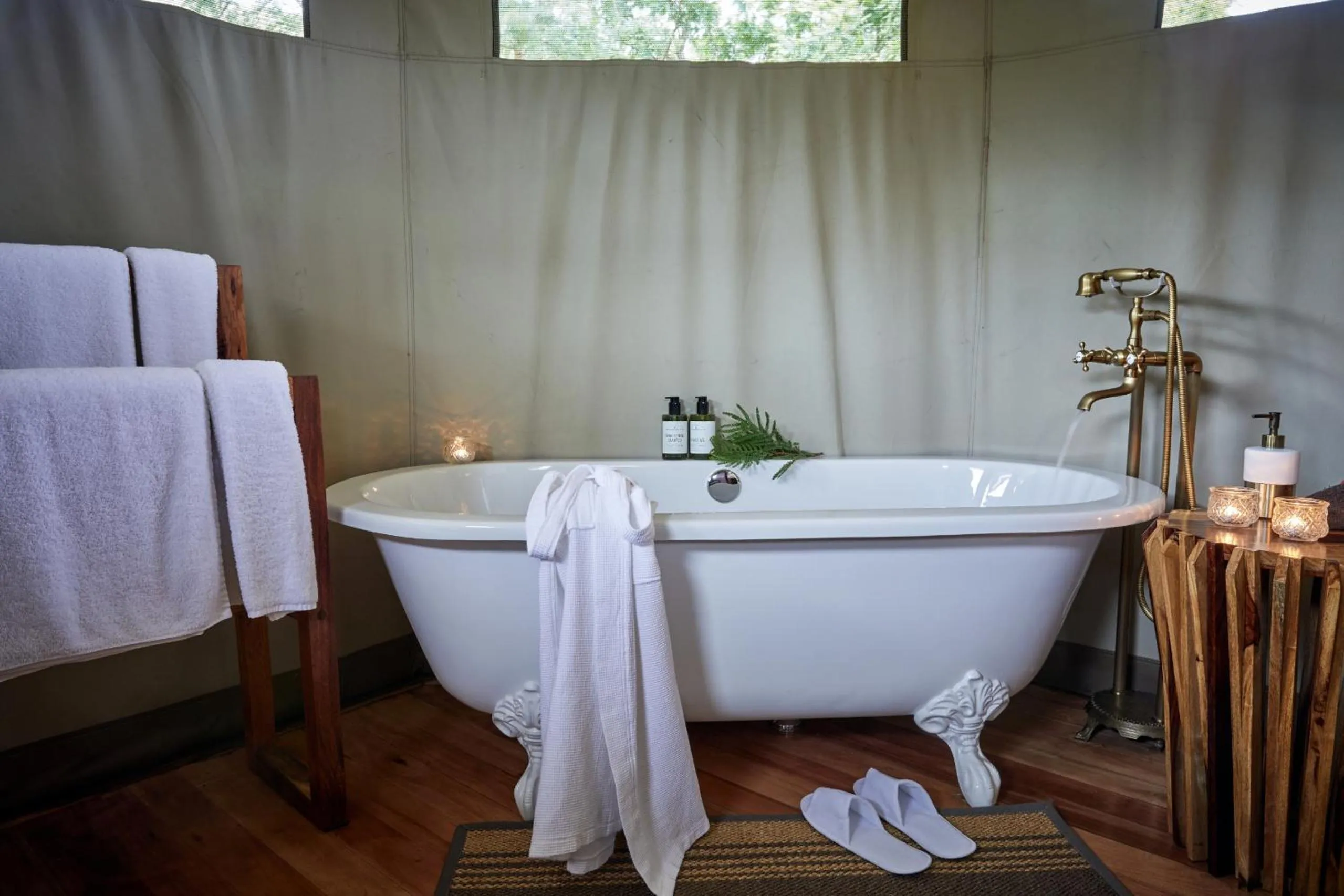 Bathroom in Nkomazi Game Reserve by NEWMARK
