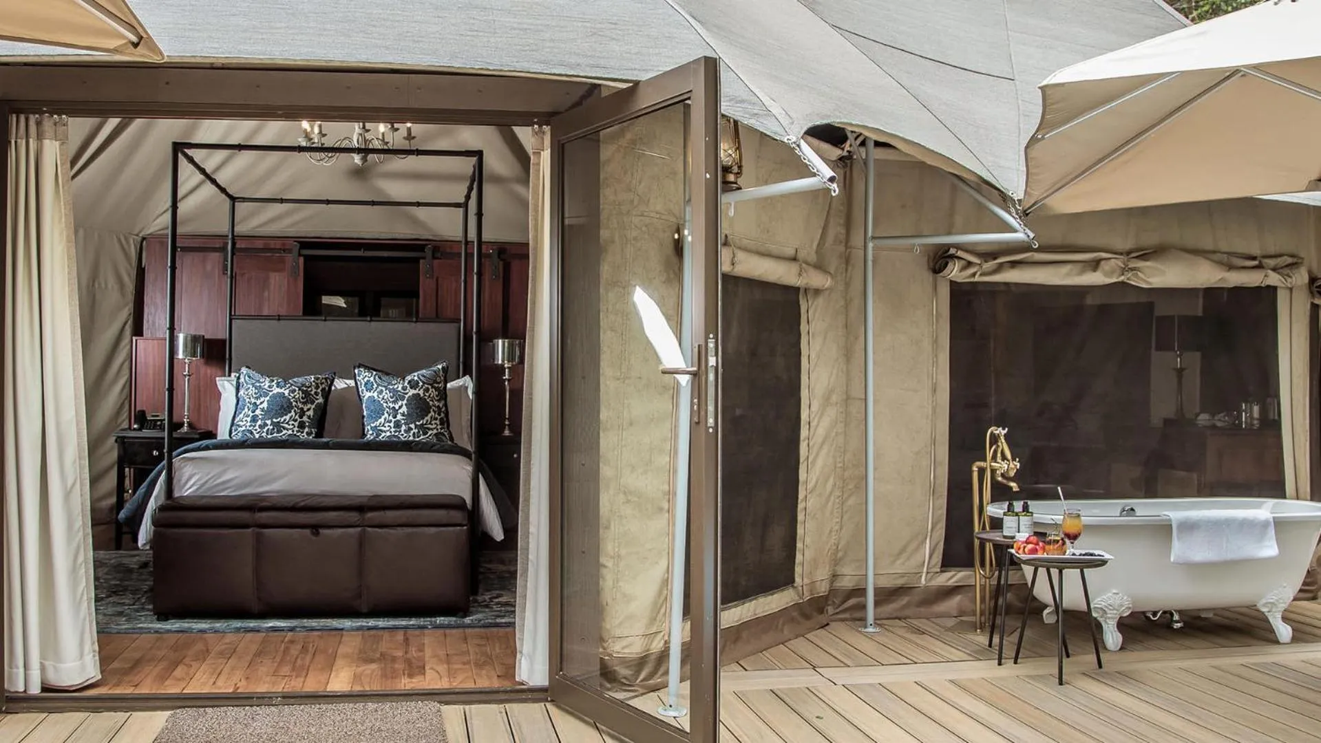 Photo of the whole room, Bed in Nkomazi Game Reserve by NEWMARK