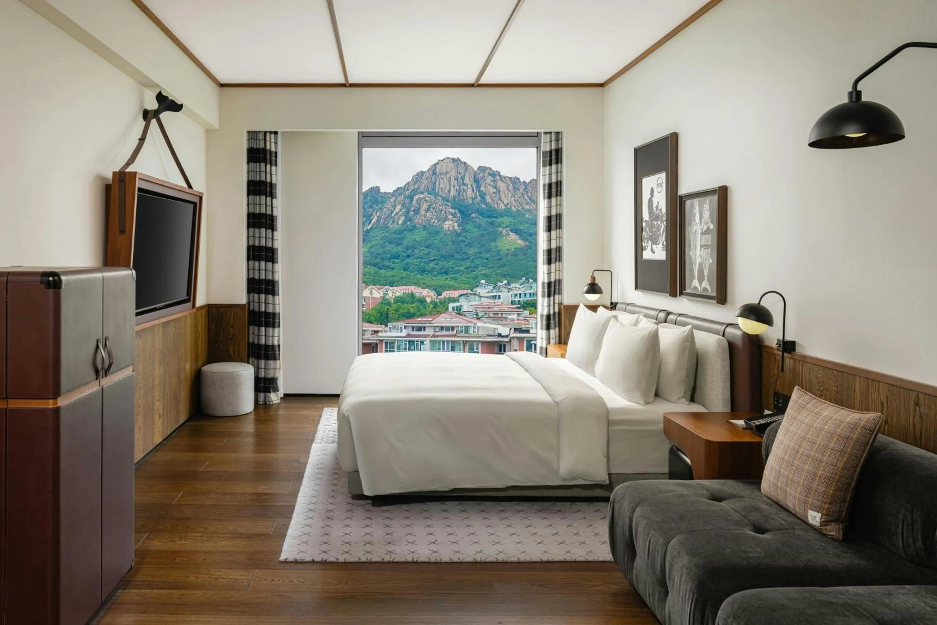 Photo of the whole room, Bed in Flow and Co. Qingdao, Autograph Collection