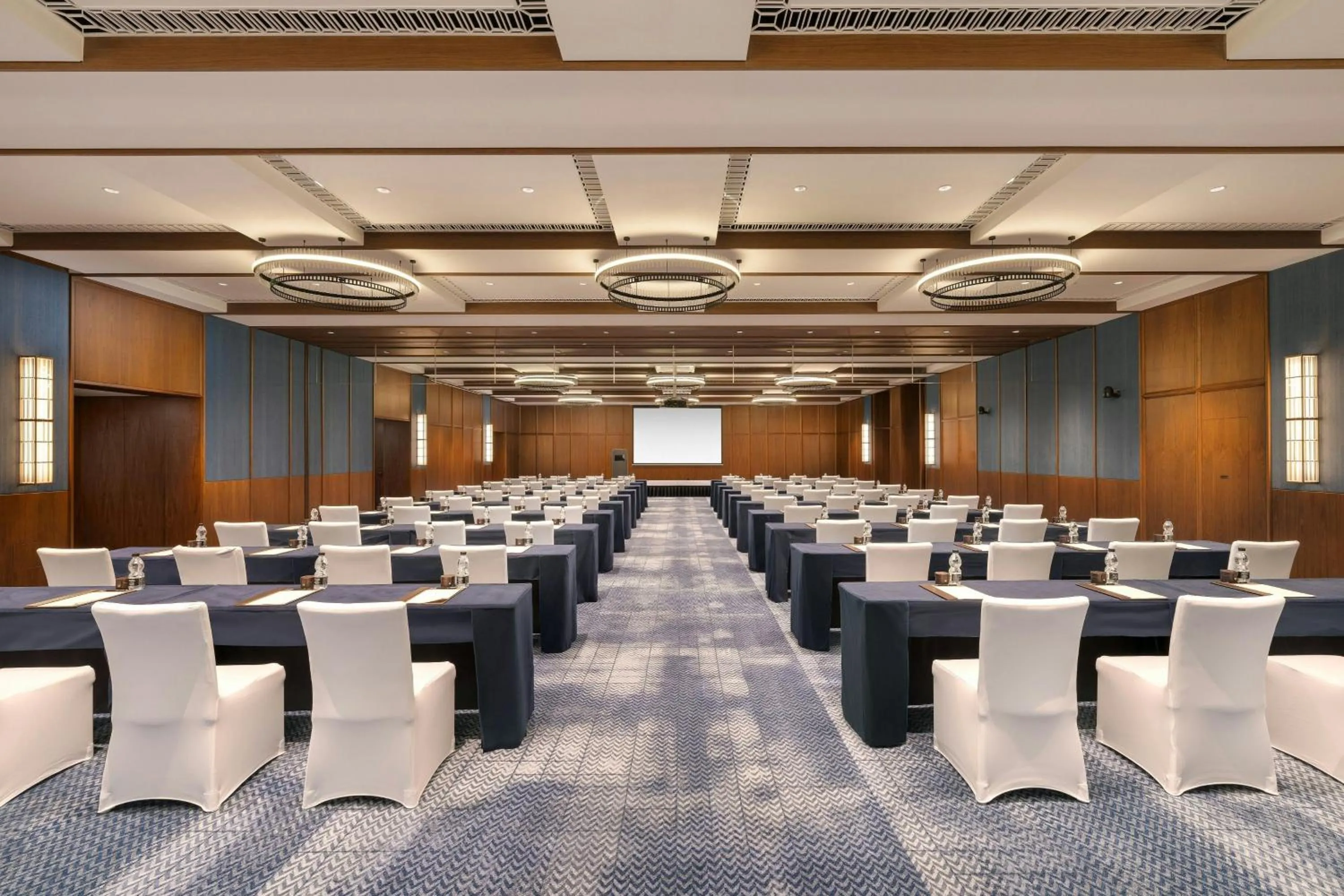 Meeting/conference room in Flow and Co. Qingdao, Autograph Collection