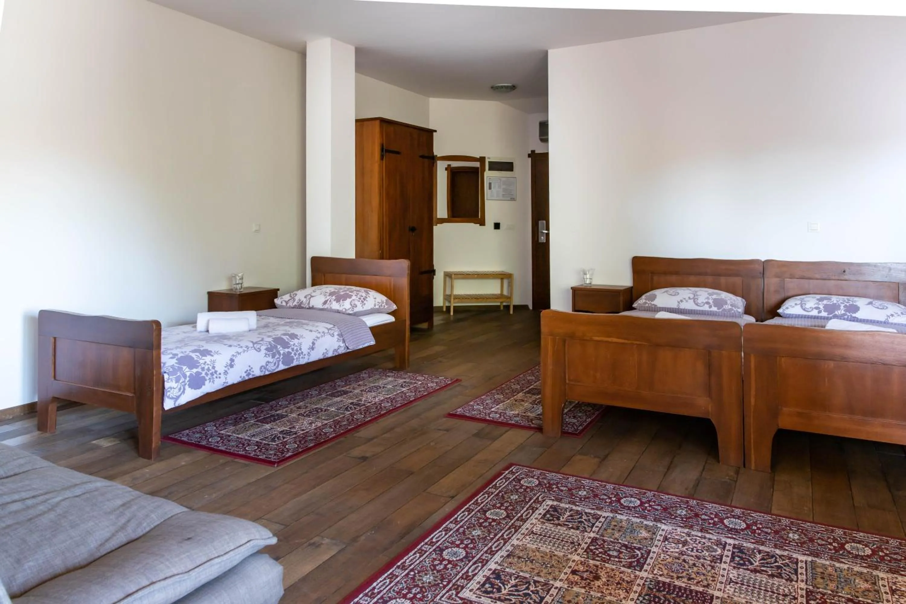 Photo of the whole room, Bed in Hotel Lug