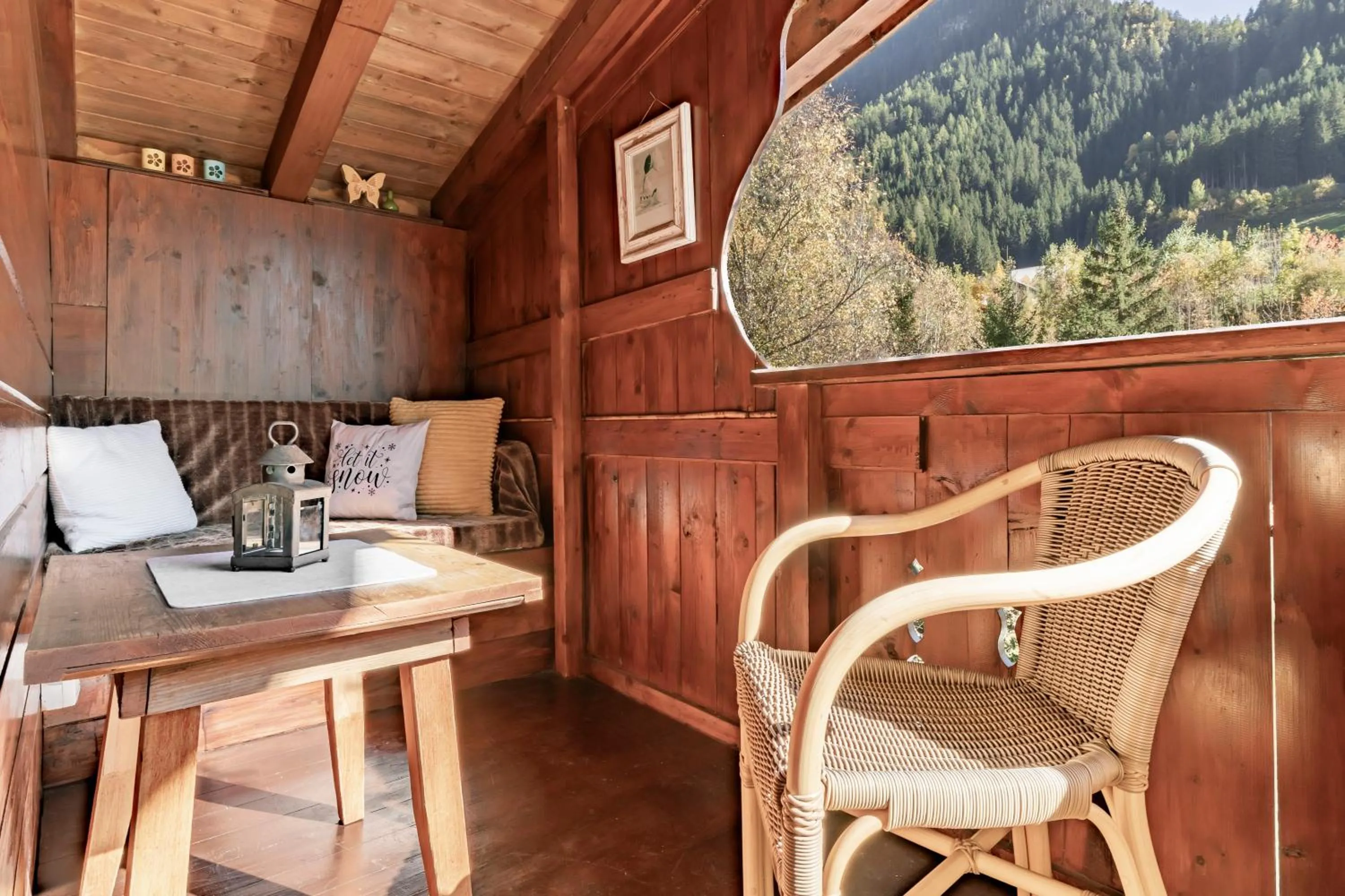 Property building in Apart Fortuna