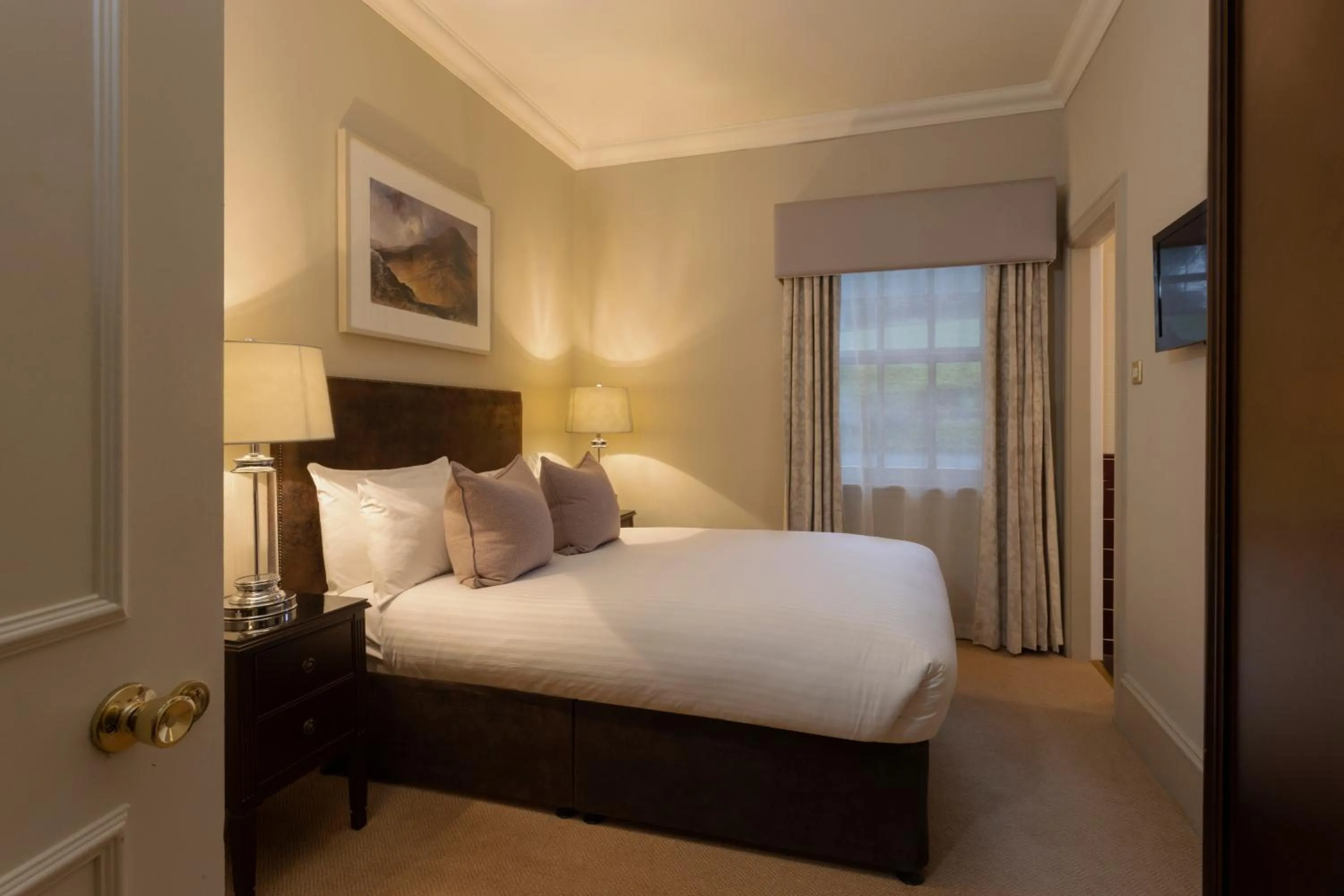 Bedroom, Bed in Thainstone House