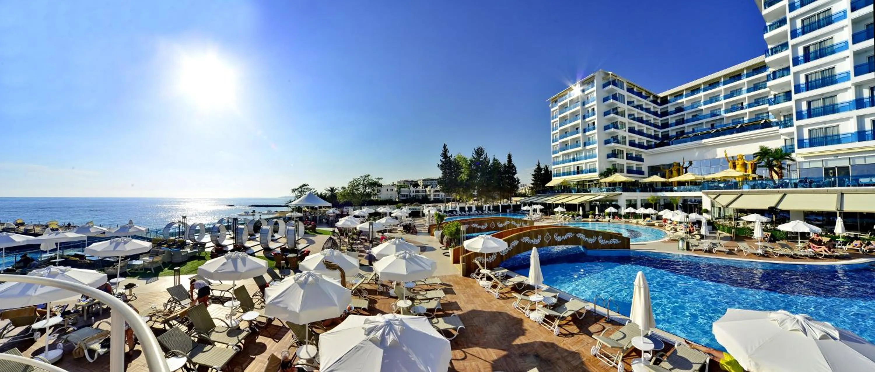 Swimming pool in Azura Deluxe Resort & Spa - Ultra All Inclusive