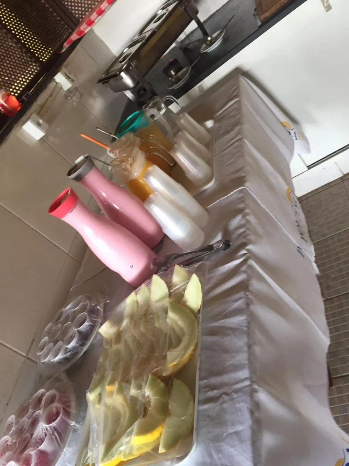 Buffet breakfast in Pousada e Restaurante Frente Mar H Guarujá