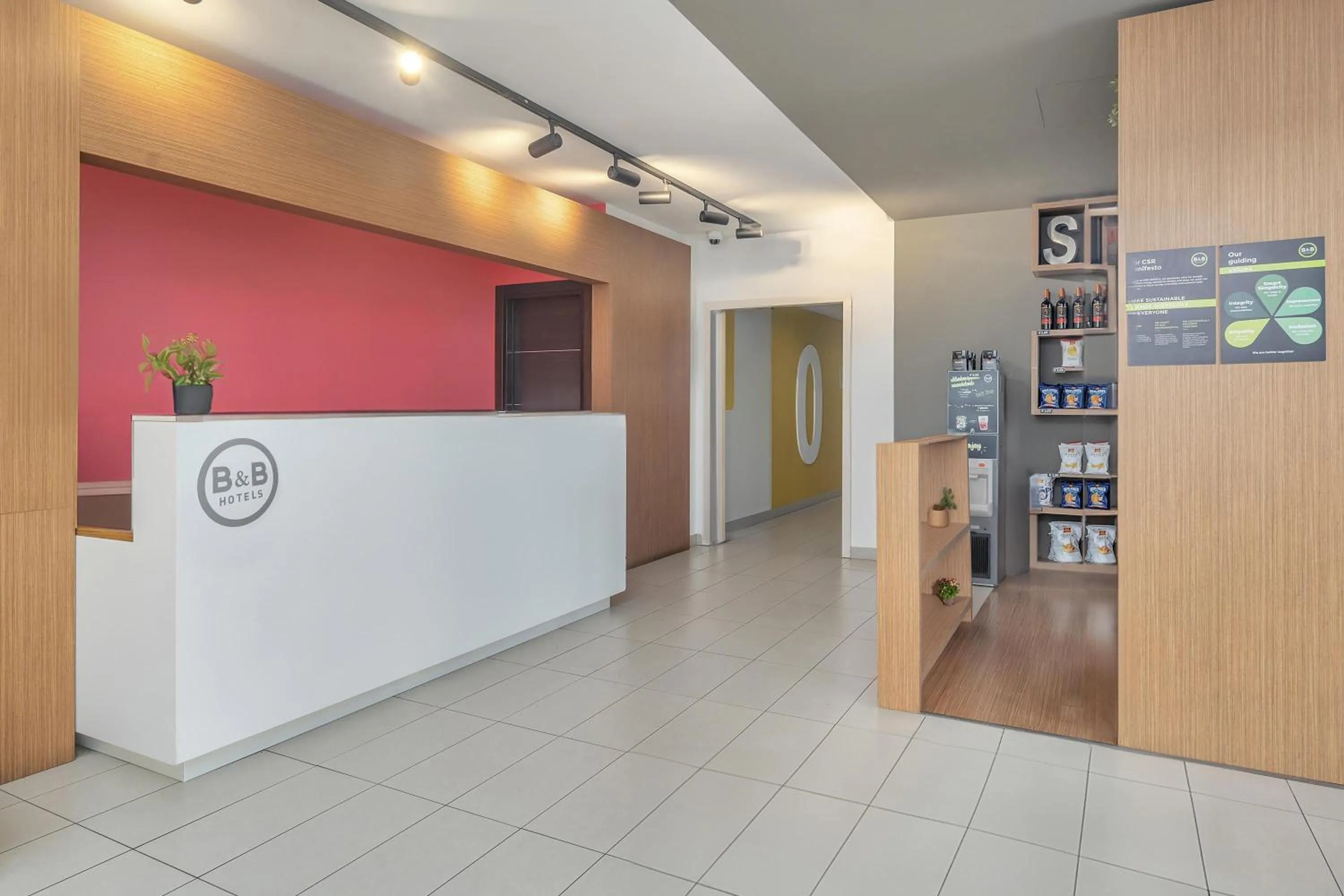 Lobby or reception in B&B Hotel Milano Cenisio Garibaldi