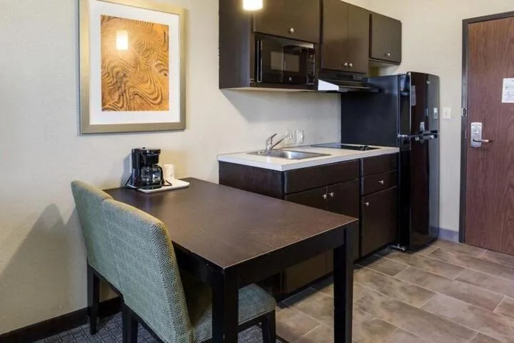 Kitchen or kitchenette in Hallmarc Studios