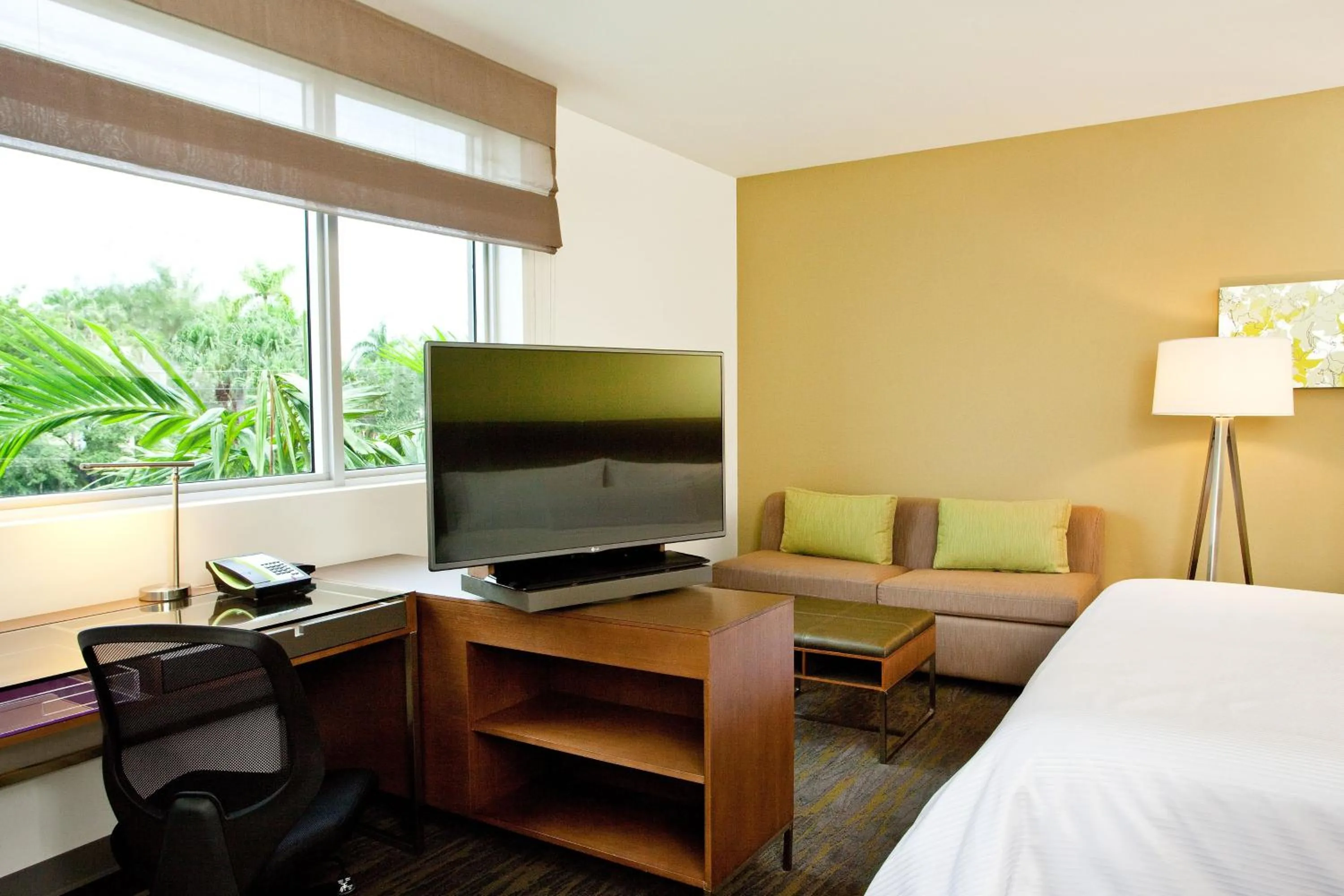 Photo of the whole room, Bed in Element Miami Doral