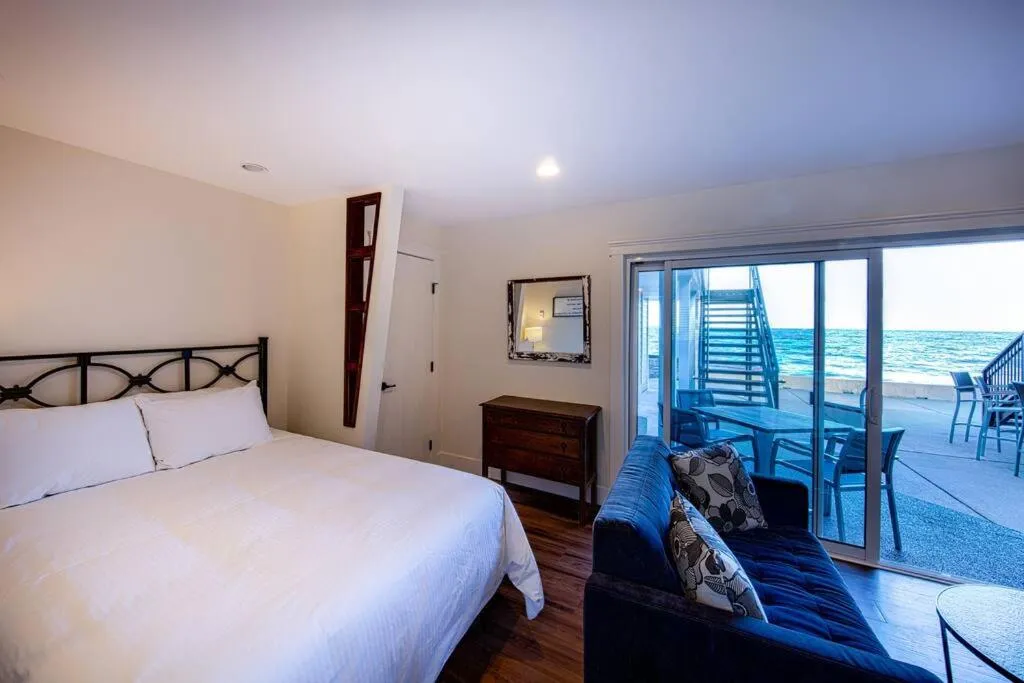 Bed in Qualicum Beach Ocean Suites