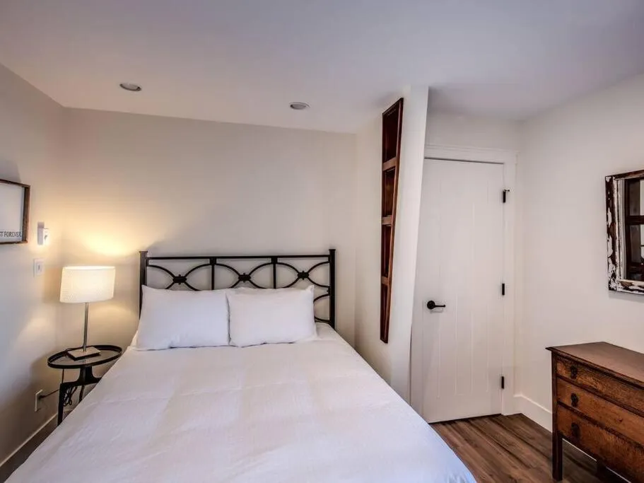 Bed in Qualicum Beach Ocean Suites