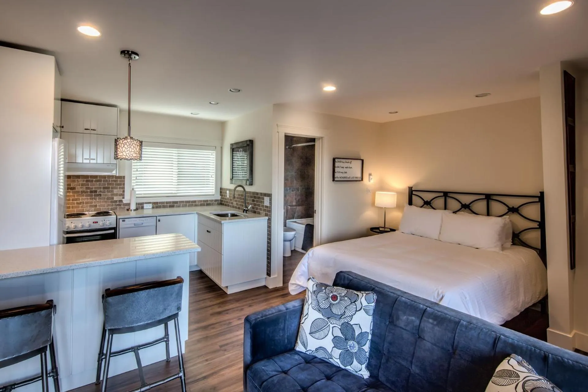 Bed in Qualicum Beach Ocean Suites