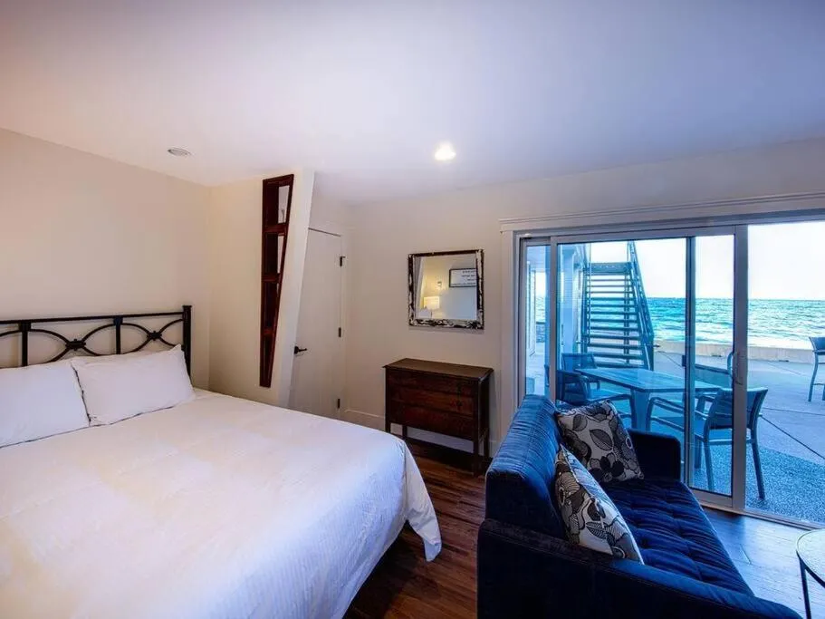 Bed in Qualicum Beach Ocean Suites