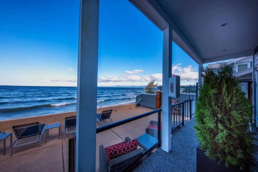 Qualicum Beach Ocean Suites
