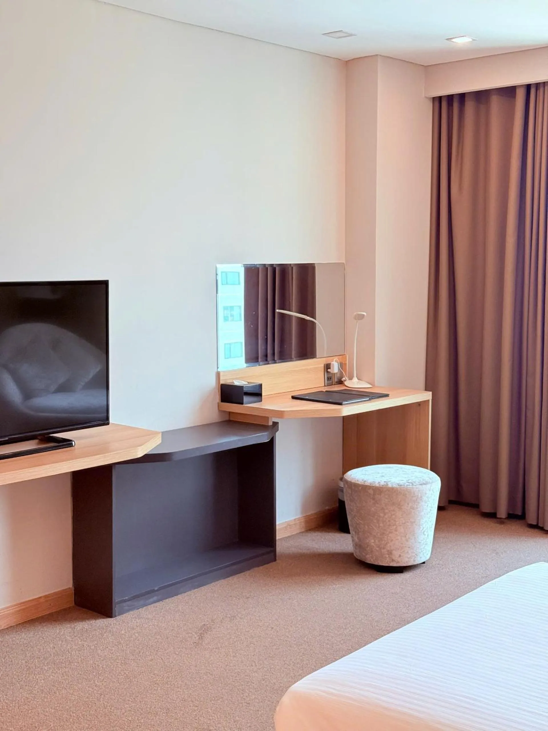 Bed in Muong Thanh Luxury Nha Trang Hotel