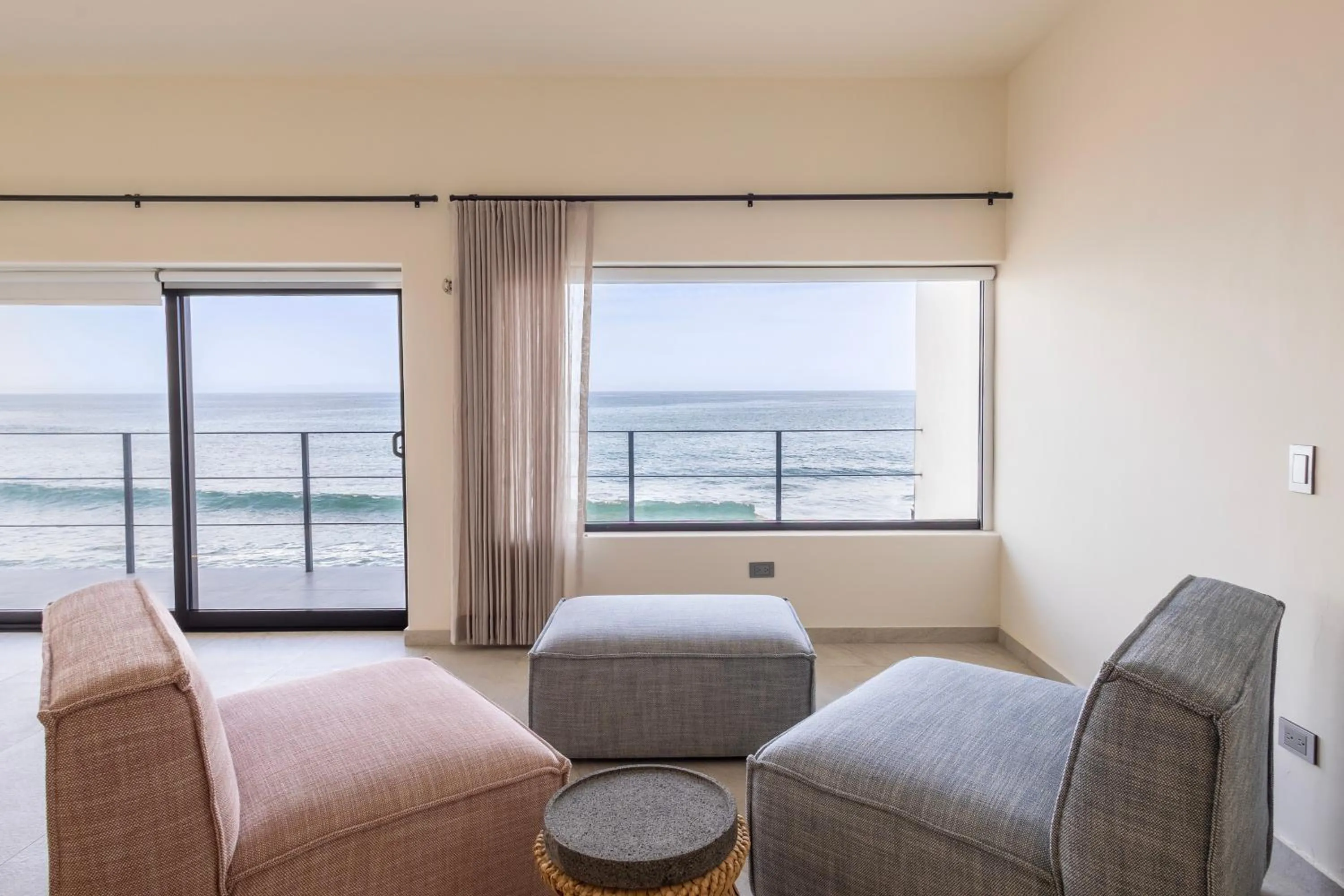 Living room in Cabo Break Hotel