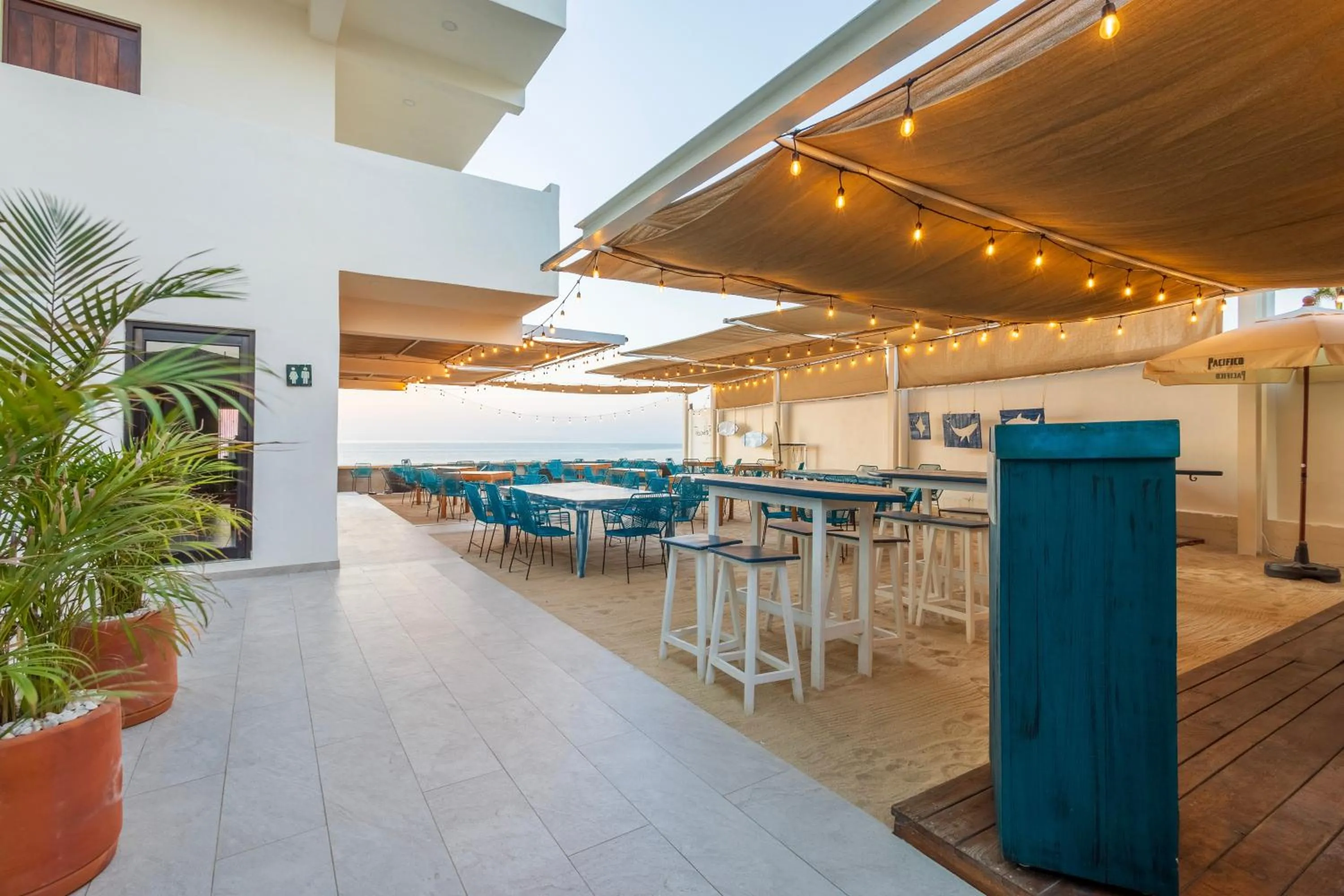 Restaurant/places to eat in Cabo Break Hotel