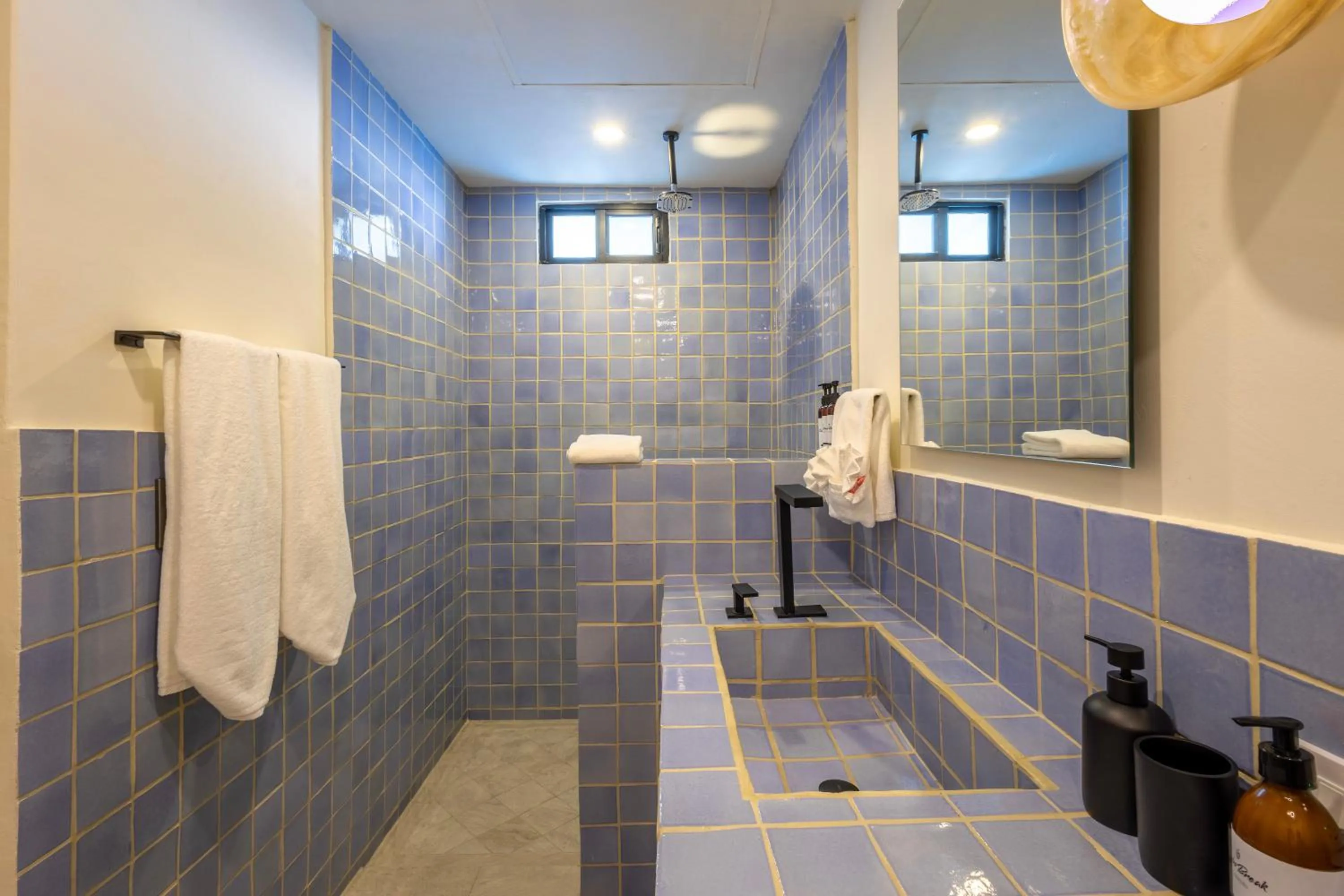 Bathroom in Cabo Break Hotel