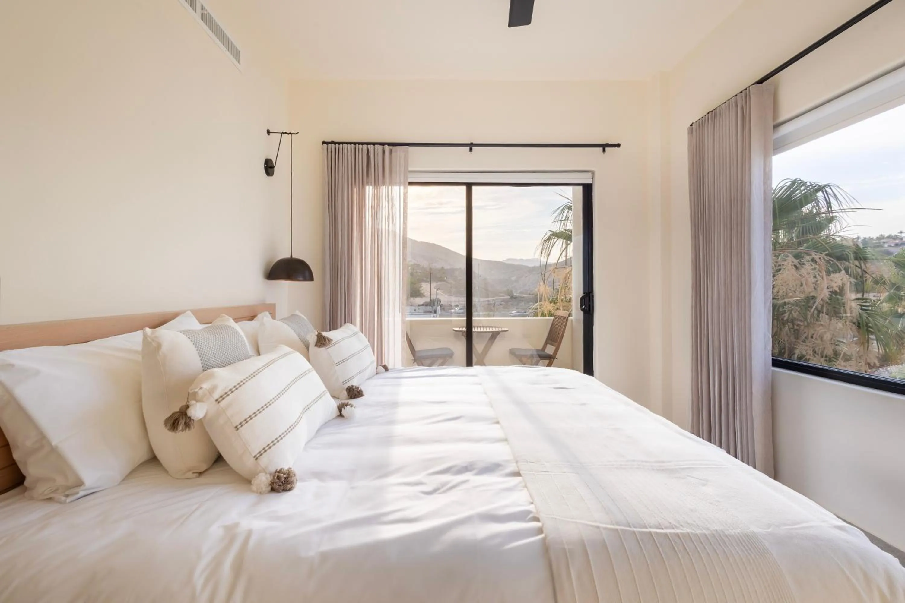 Bed in Cabo Break Hotel