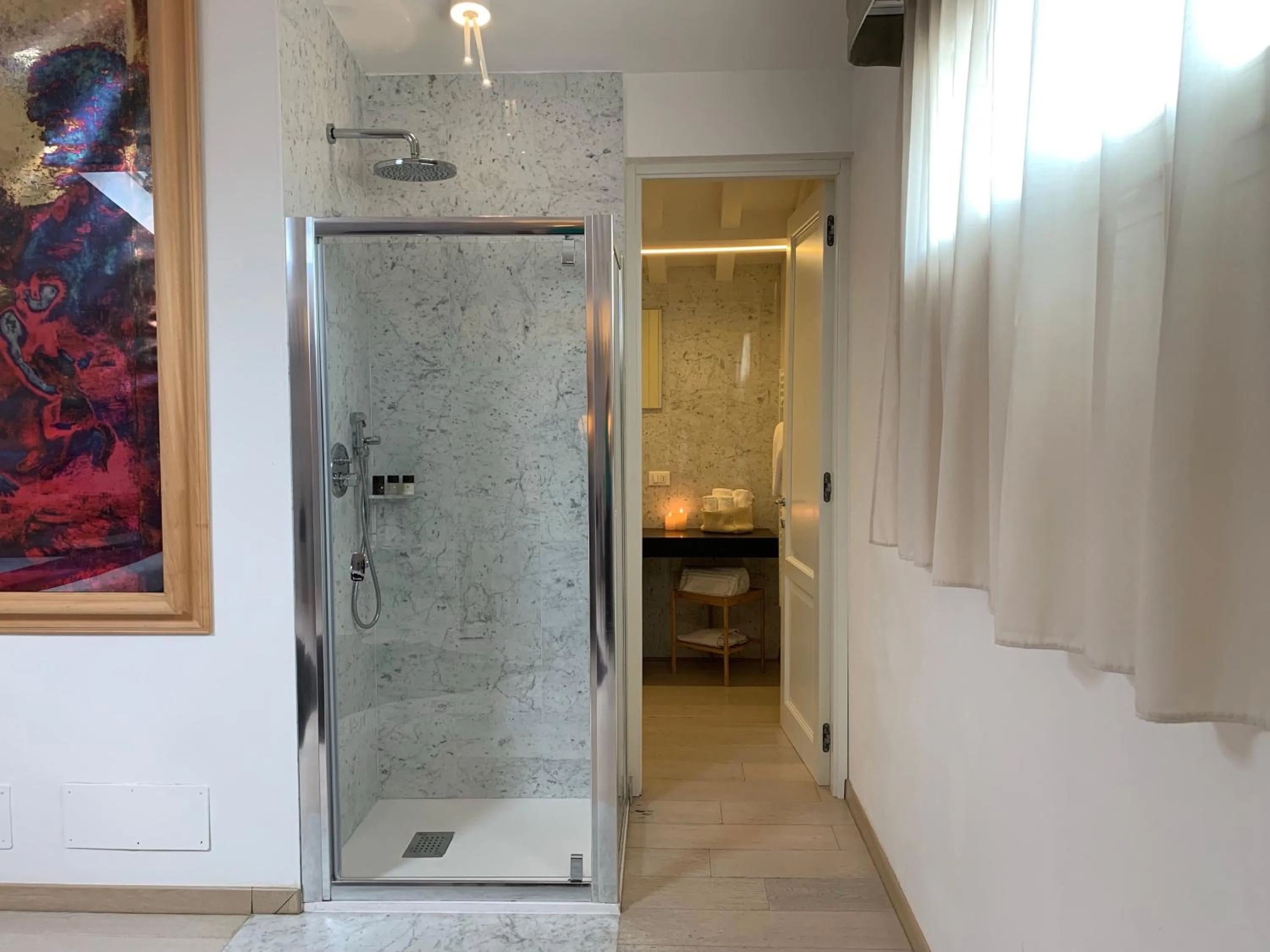 Shower in Florence Art Apartments