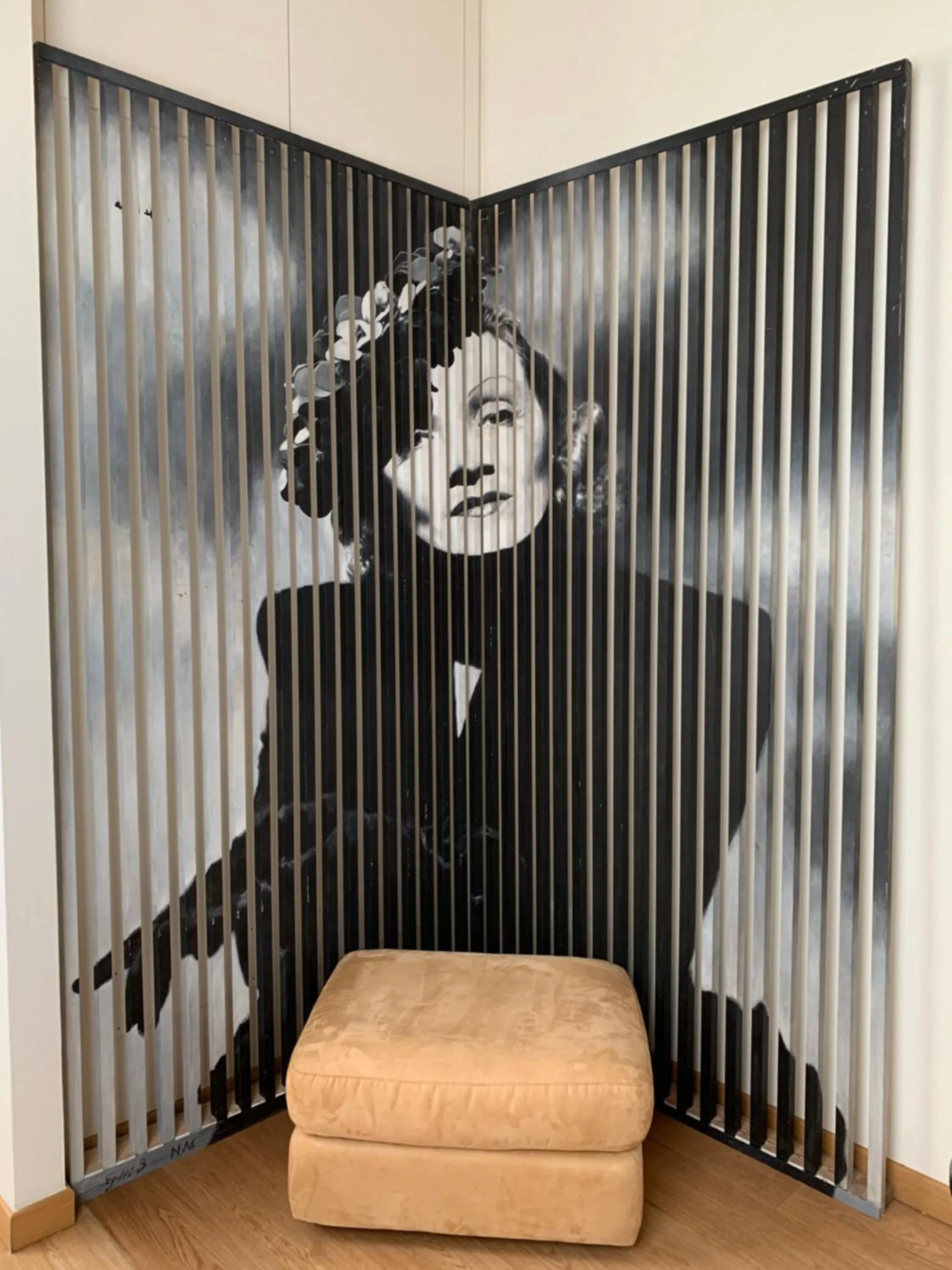 Decorative detail in Florence Art Apartments