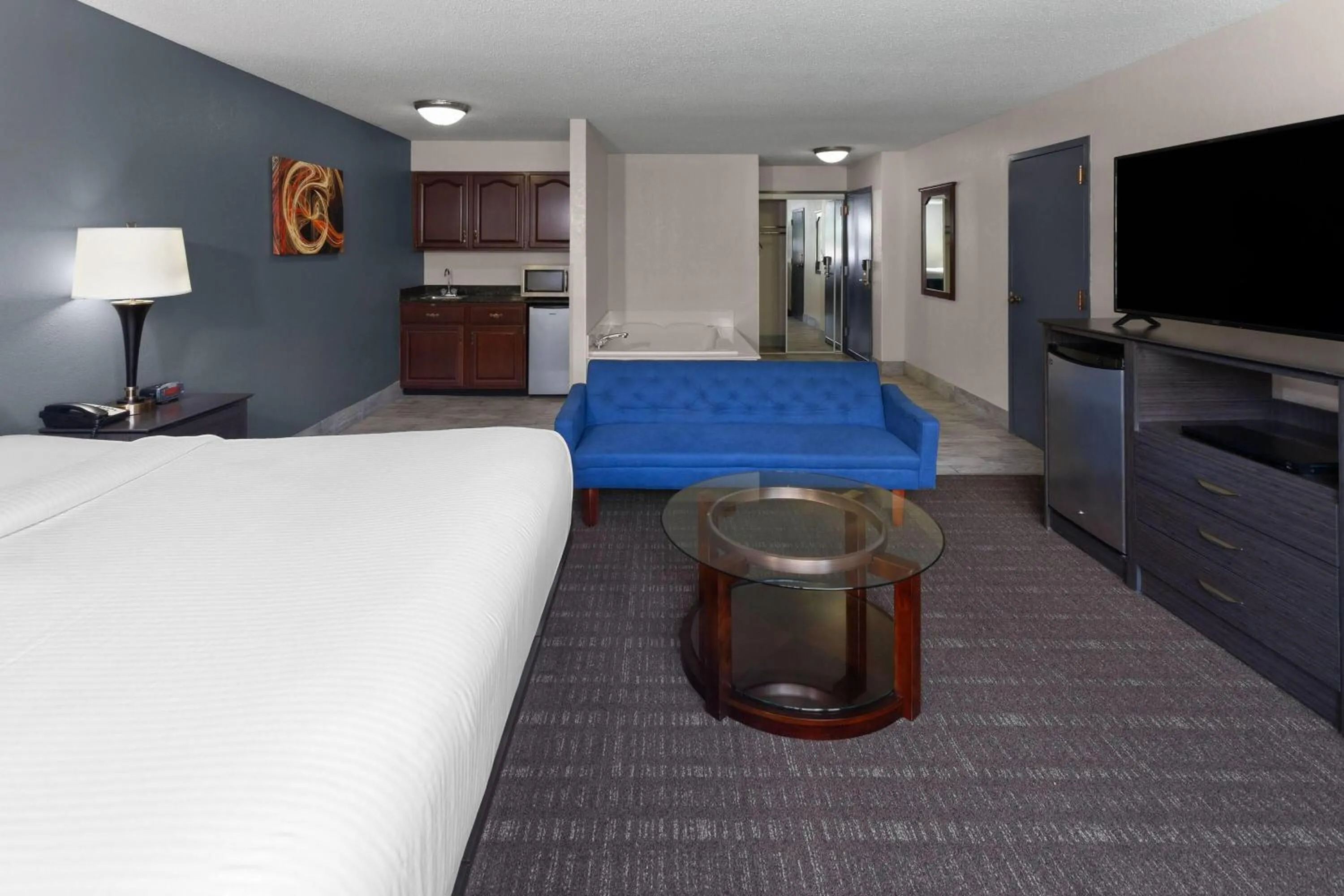 Bath, Bed in Baymont by Wyndham Chester IL