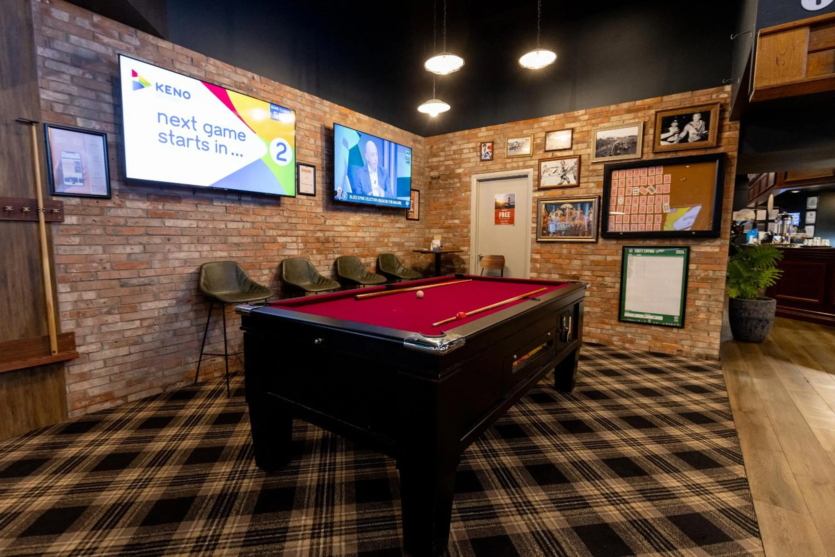 Billiard in Sundowner Hotel Motel