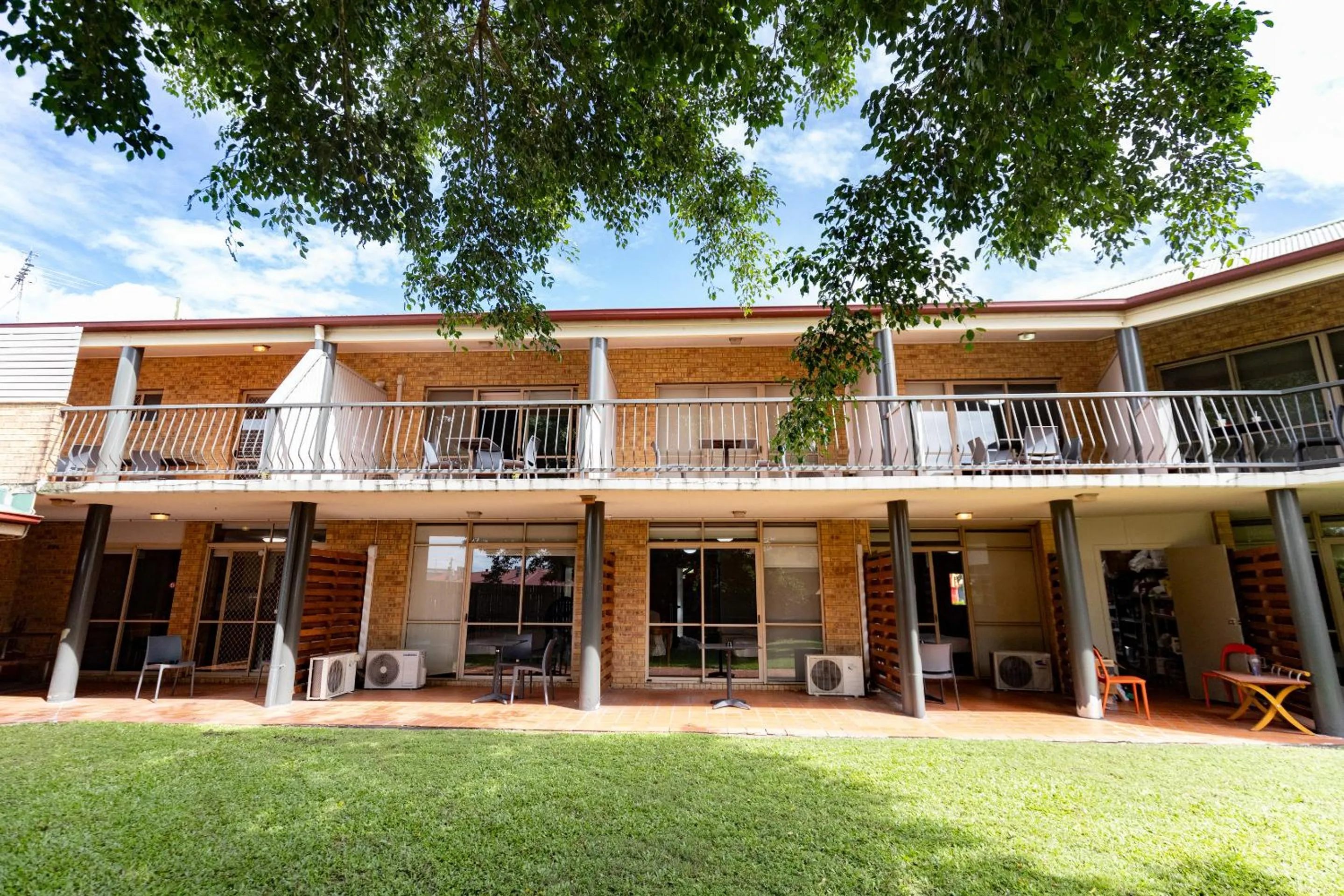 Property building in Sundowner Hotel Motel